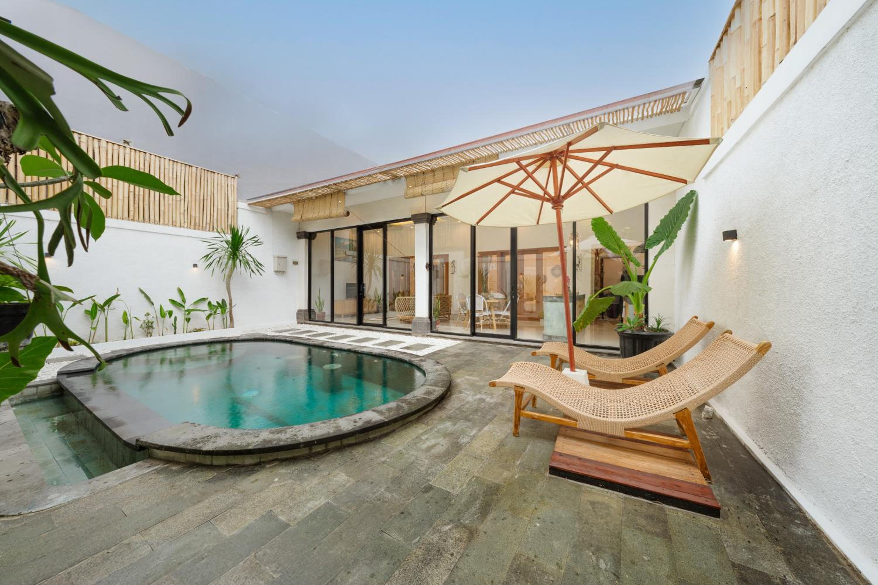 Charming 2BR Villa Pool Escape in Munggu