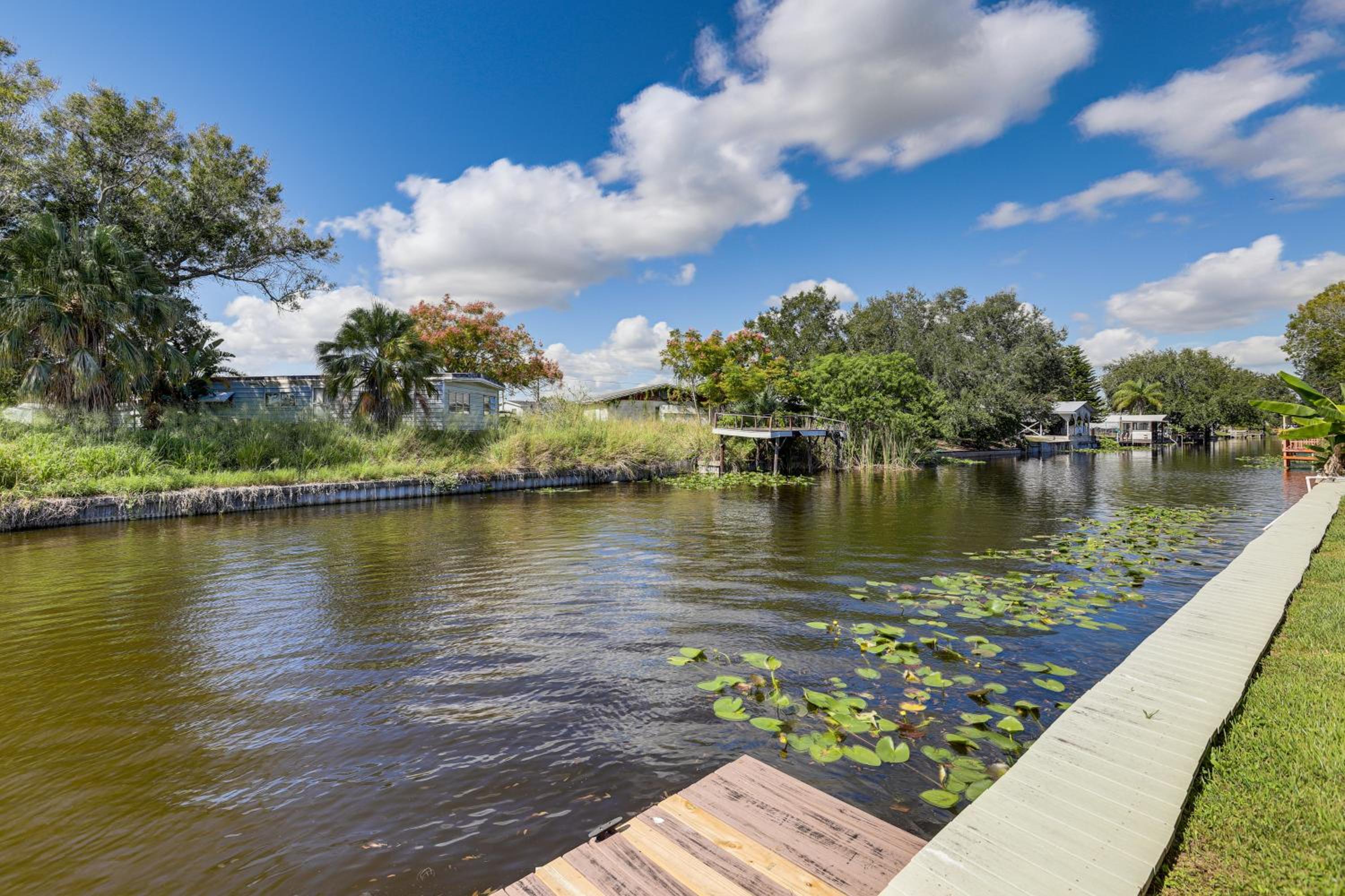 Boat Dock and Yard Waterfront Okeechobee Retreat