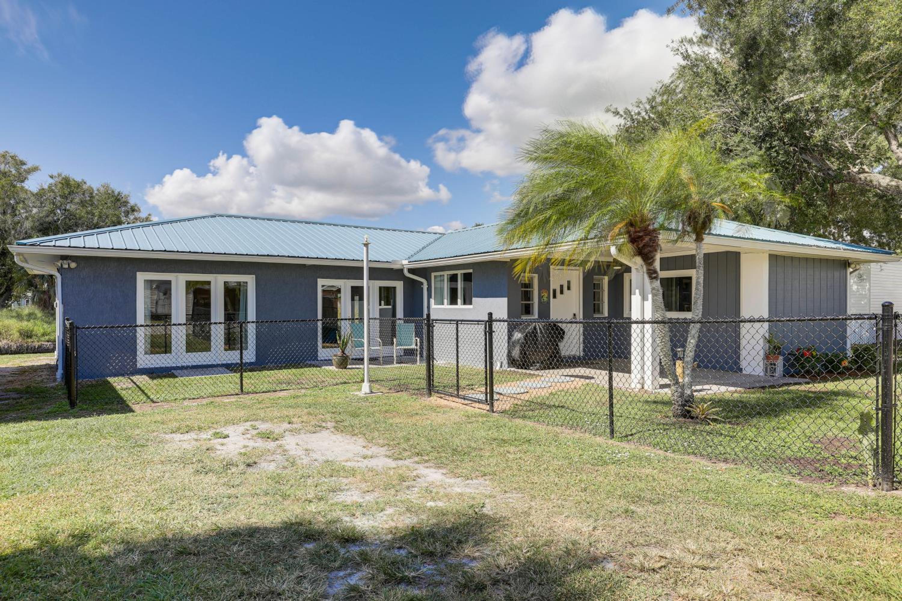 Boat Dock and Yard Waterfront Okeechobee Retreat