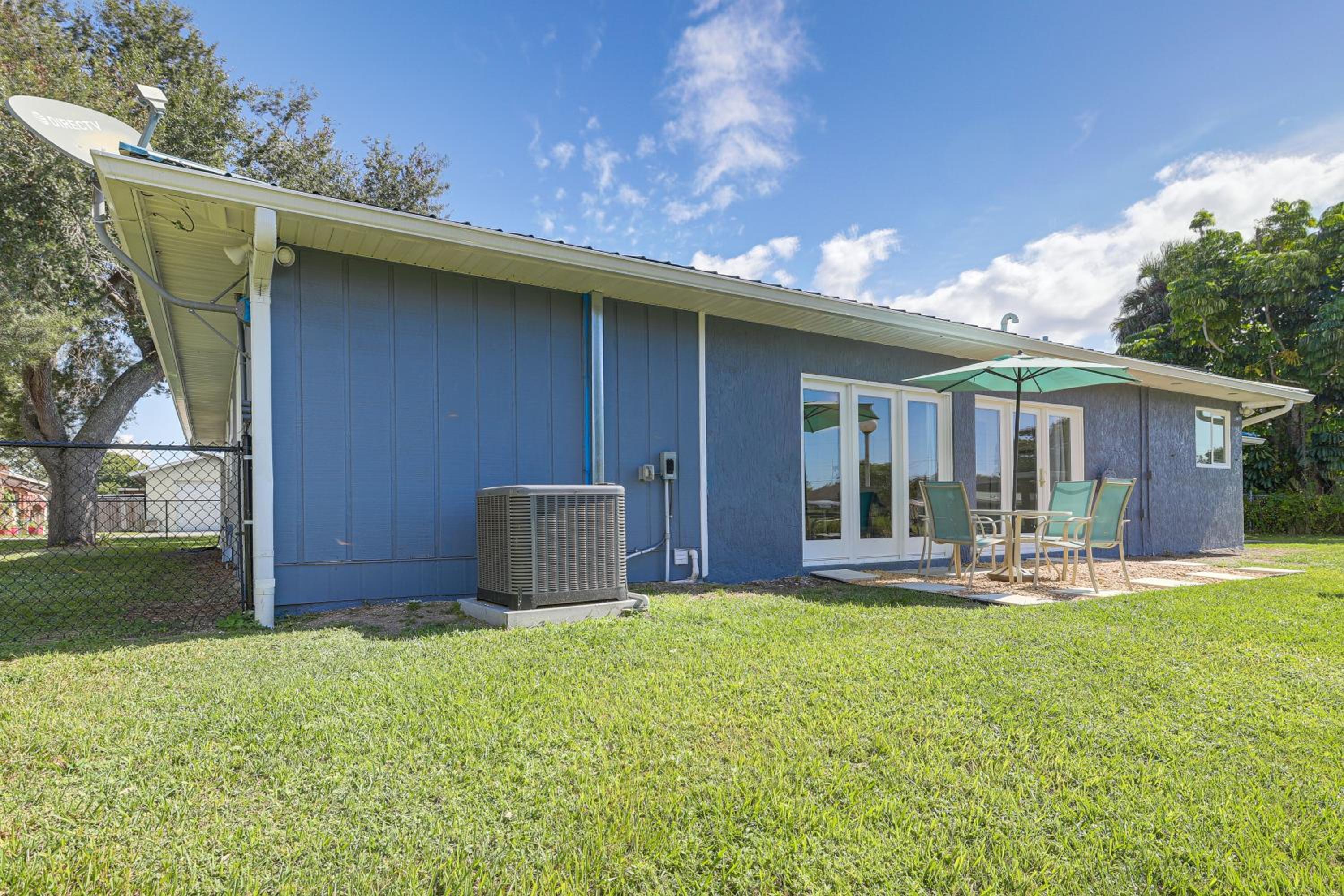 Boat Dock and Yard Waterfront Okeechobee Retreat