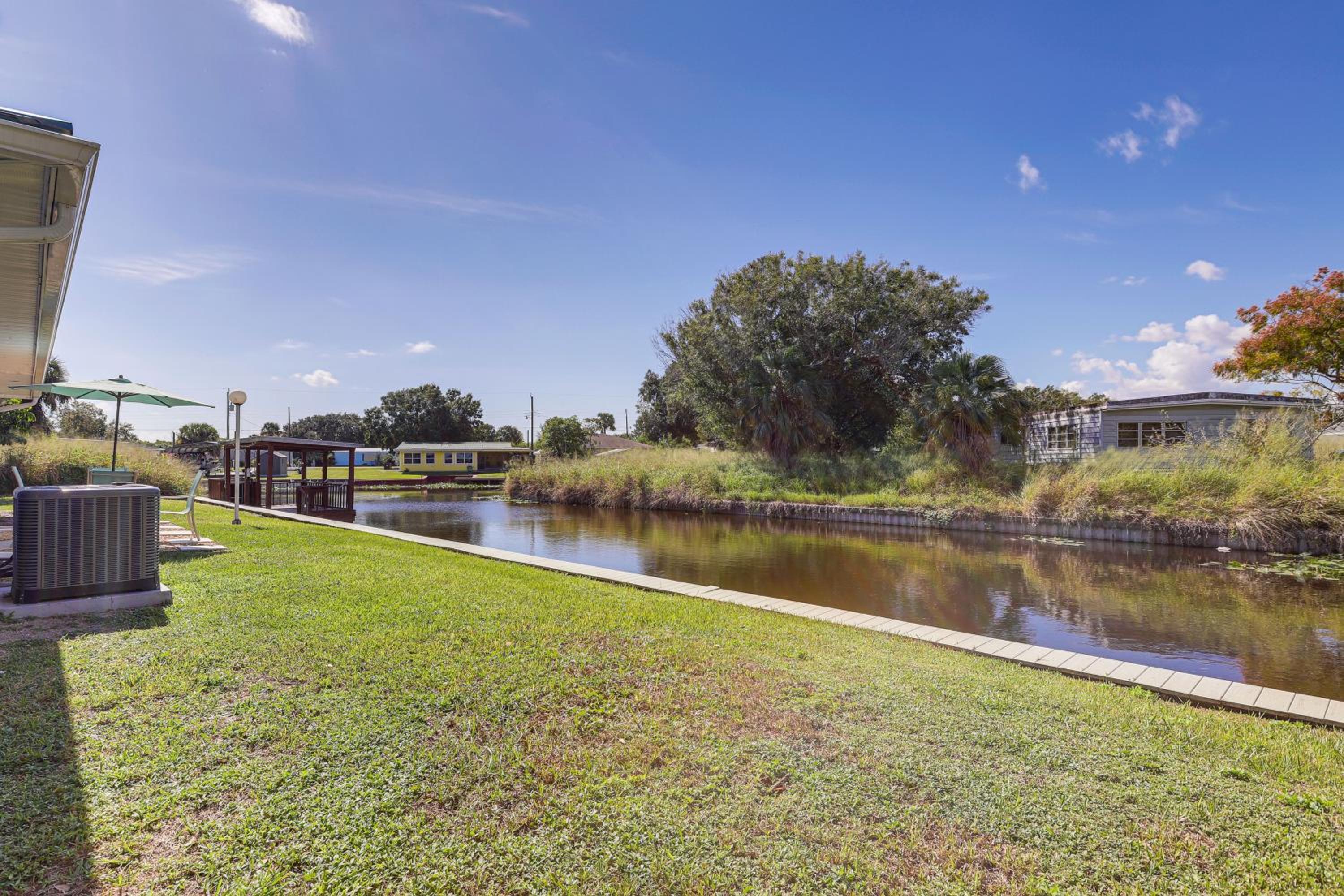 Boat Dock and Yard Waterfront Okeechobee Retreat