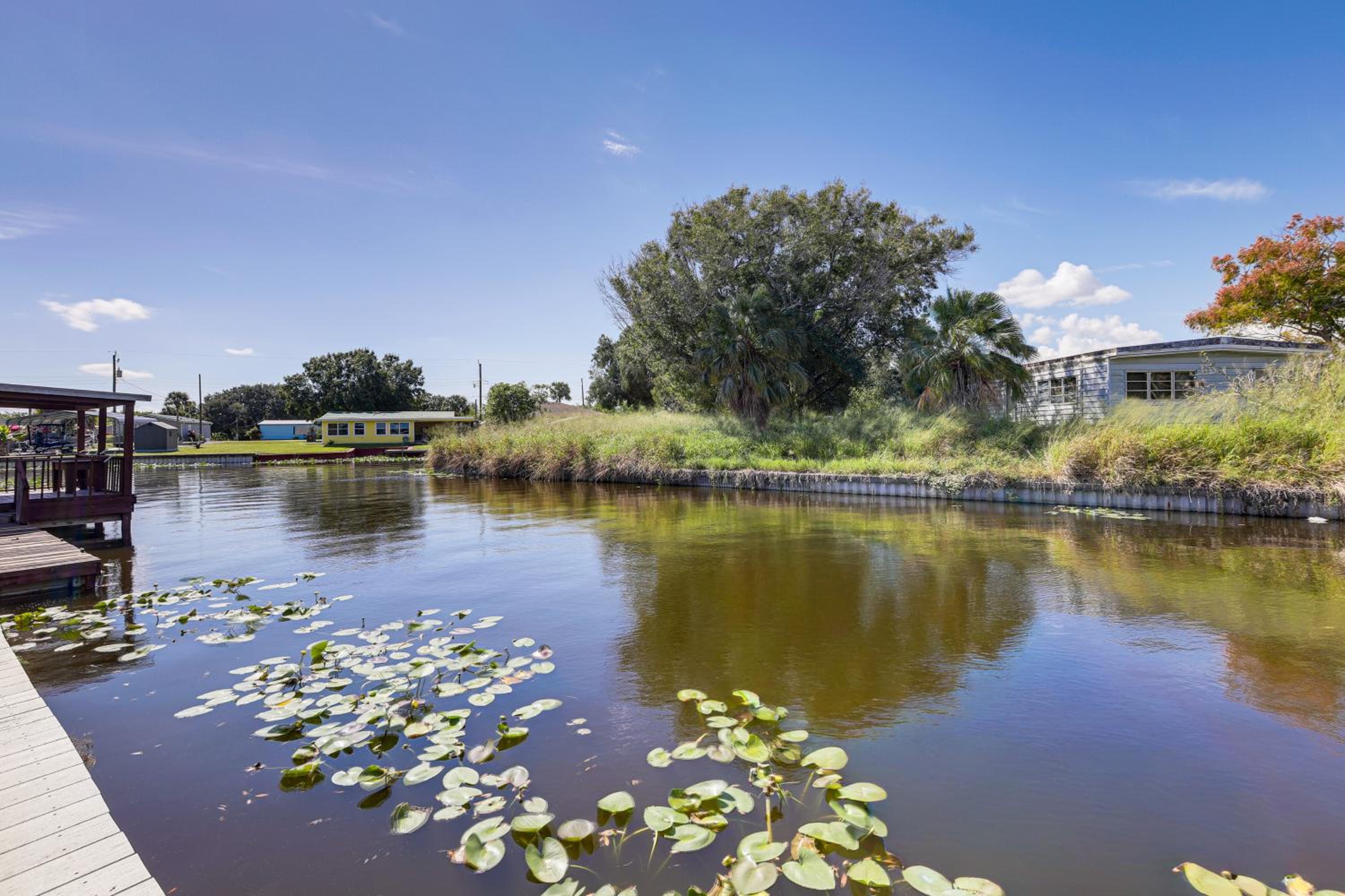 Boat Dock and Yard Waterfront Okeechobee Retreat