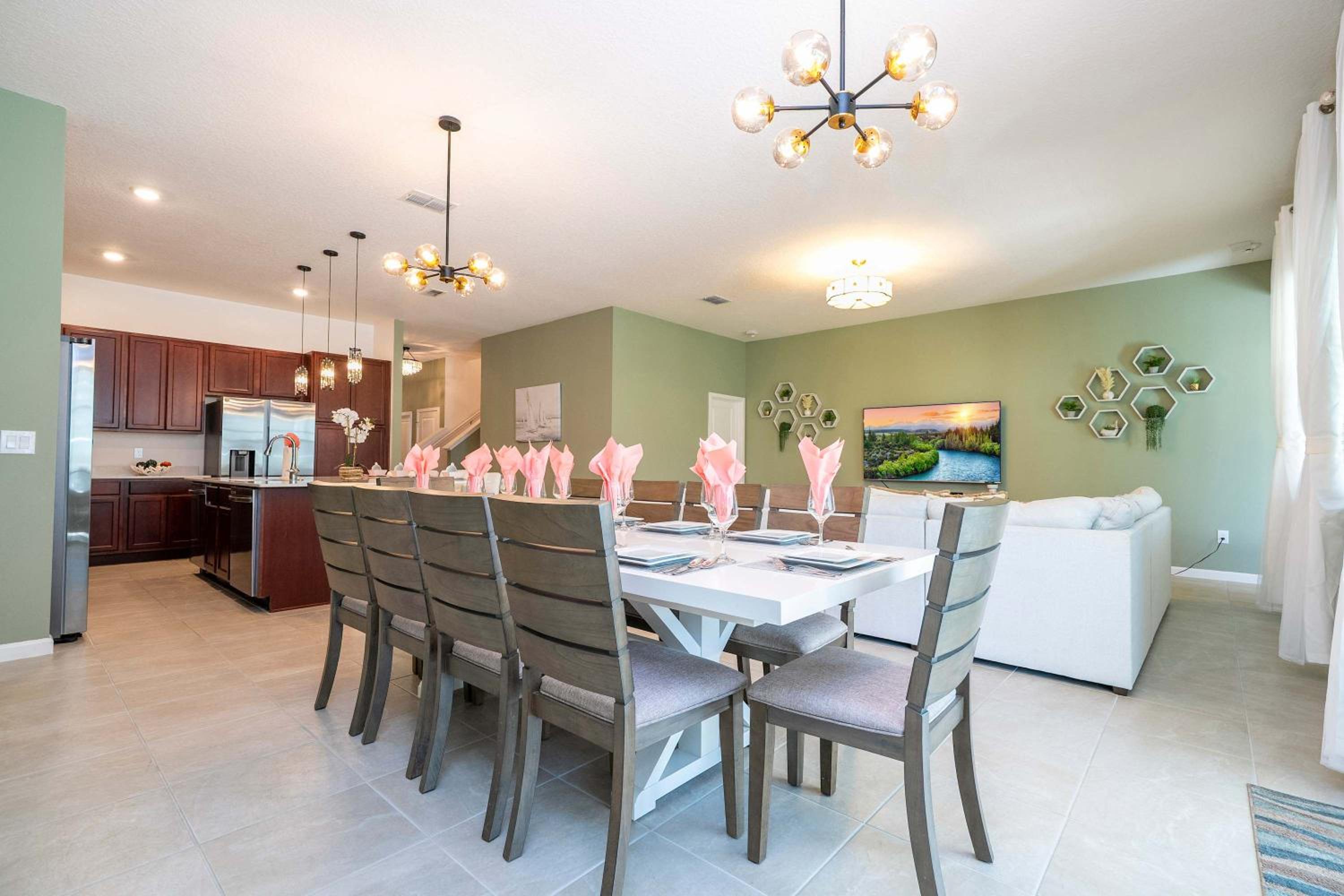 Family Friendly 12Bd w Jacuzzi Veranda Palms 4401