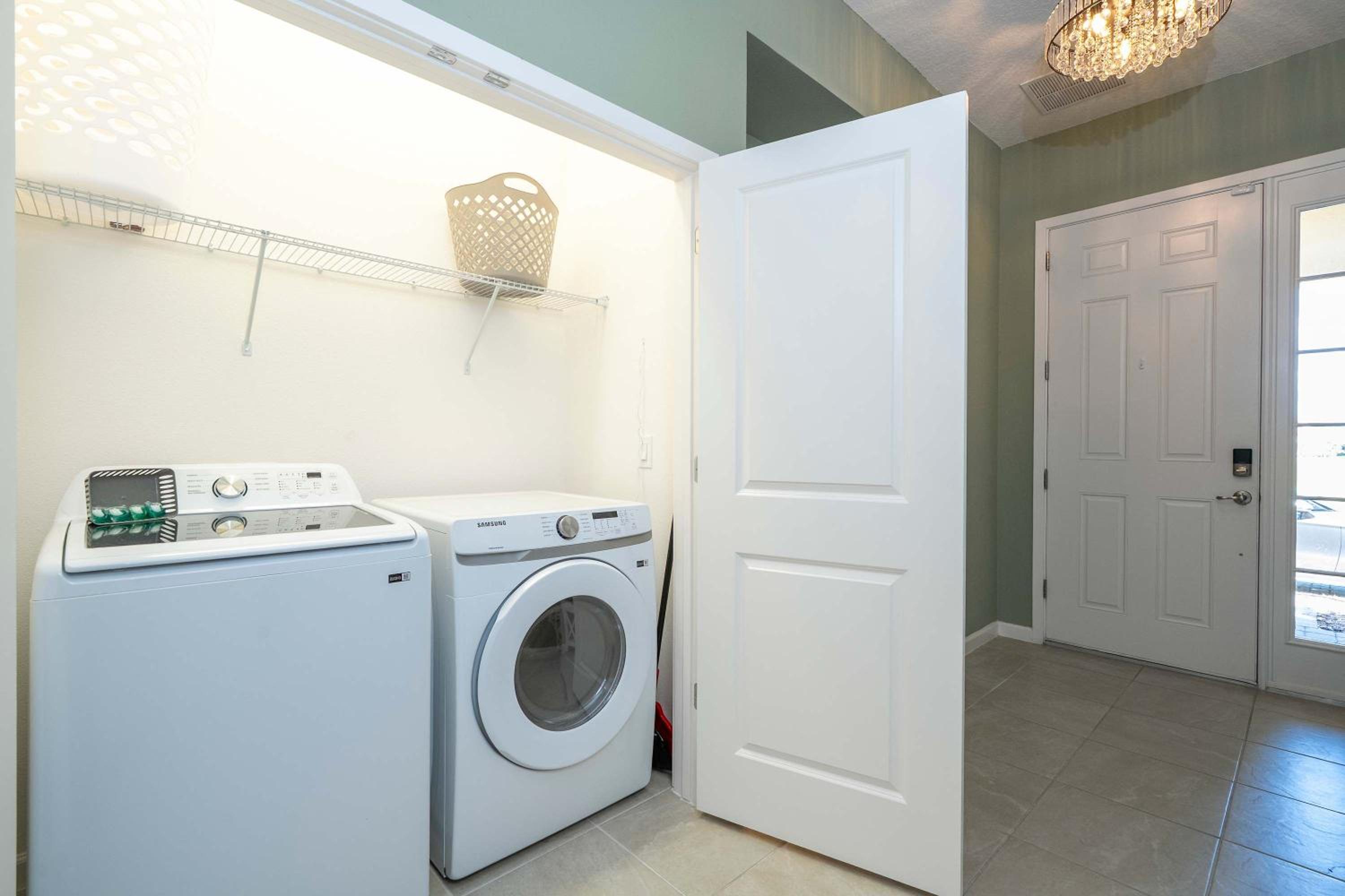 Family Friendly 12Bd w Jacuzzi Veranda Palms 4401