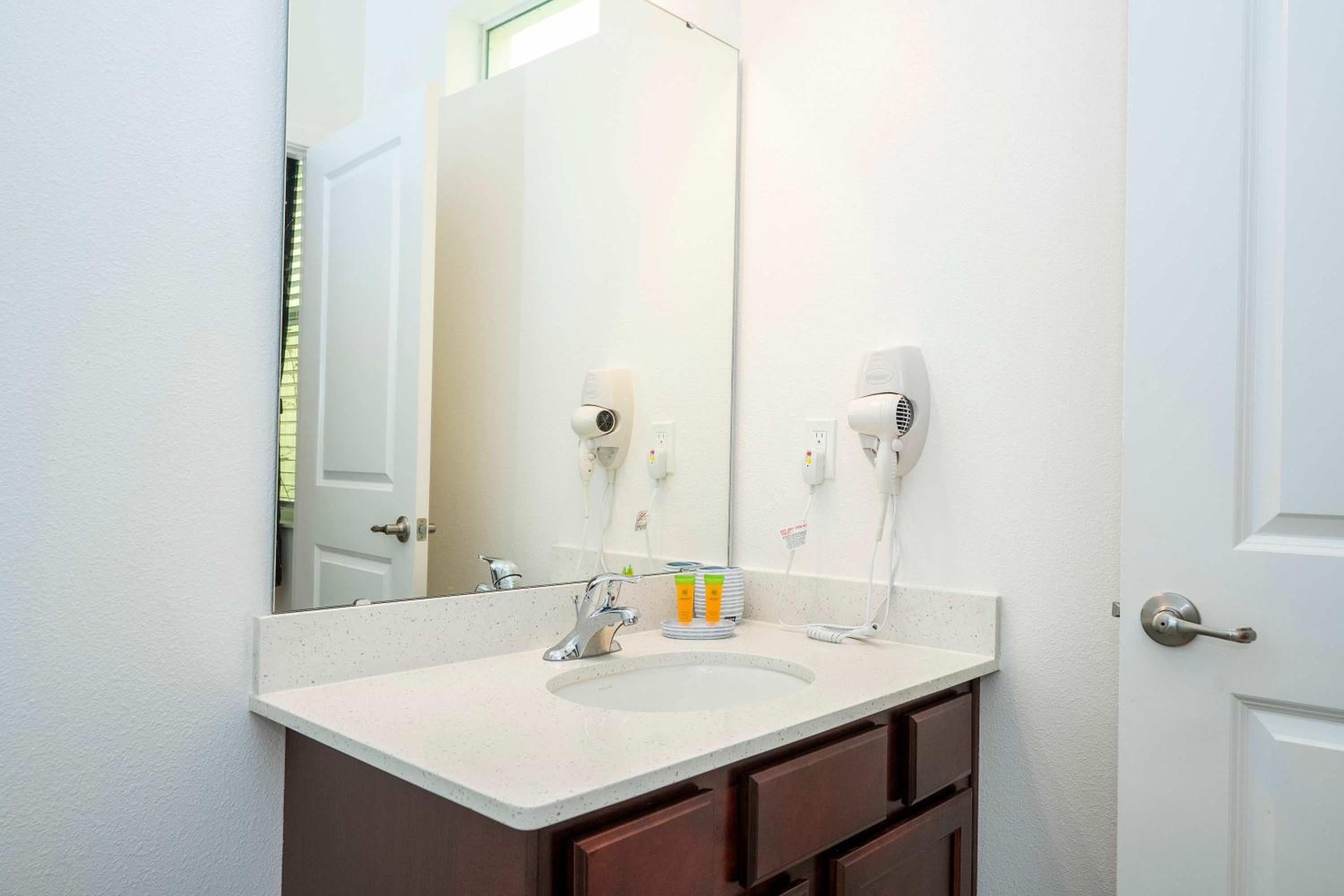 Family Friendly 12Bd w Jacuzzi Veranda Palms 4401