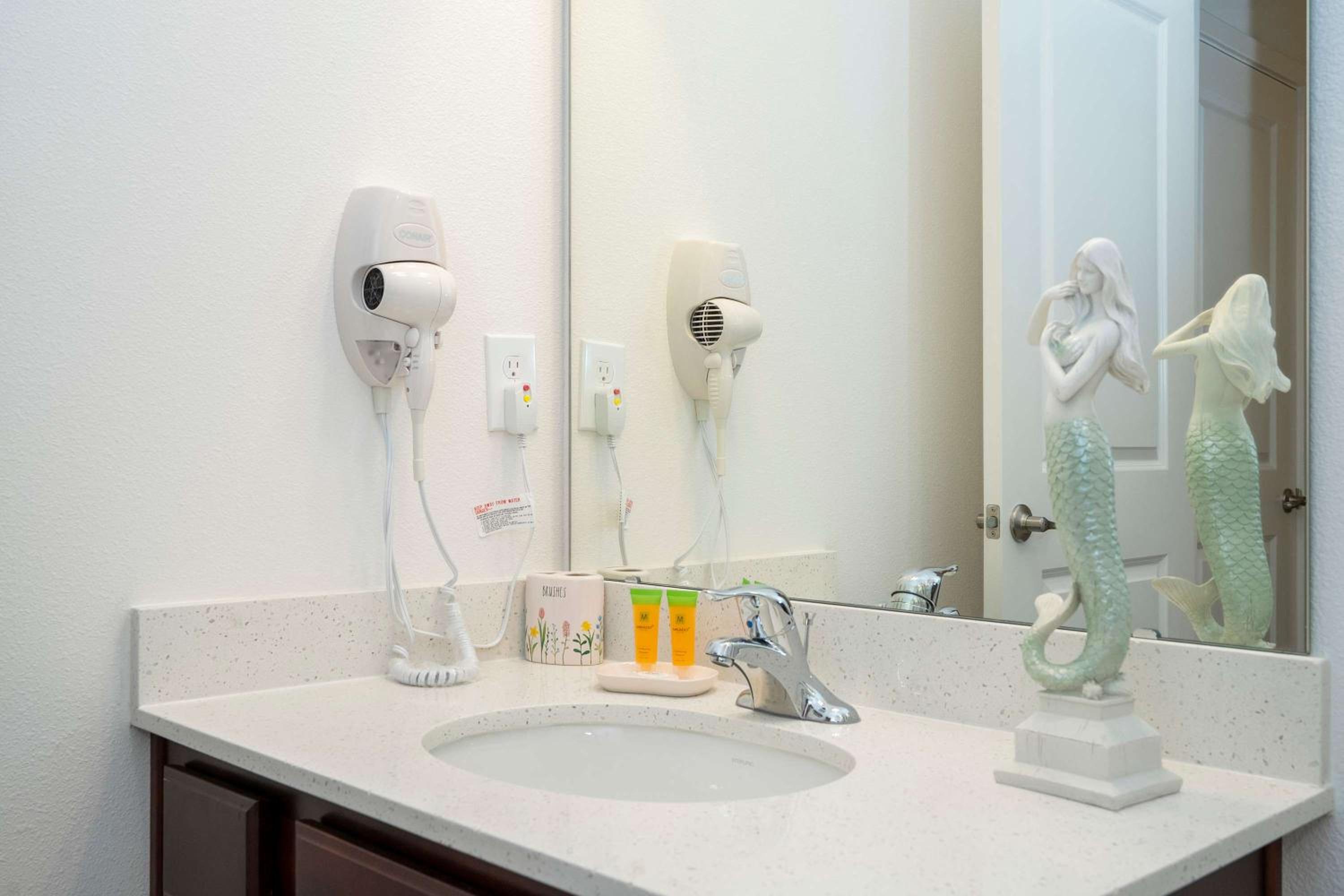 Family Friendly 12Bd w Jacuzzi Veranda Palms 4401