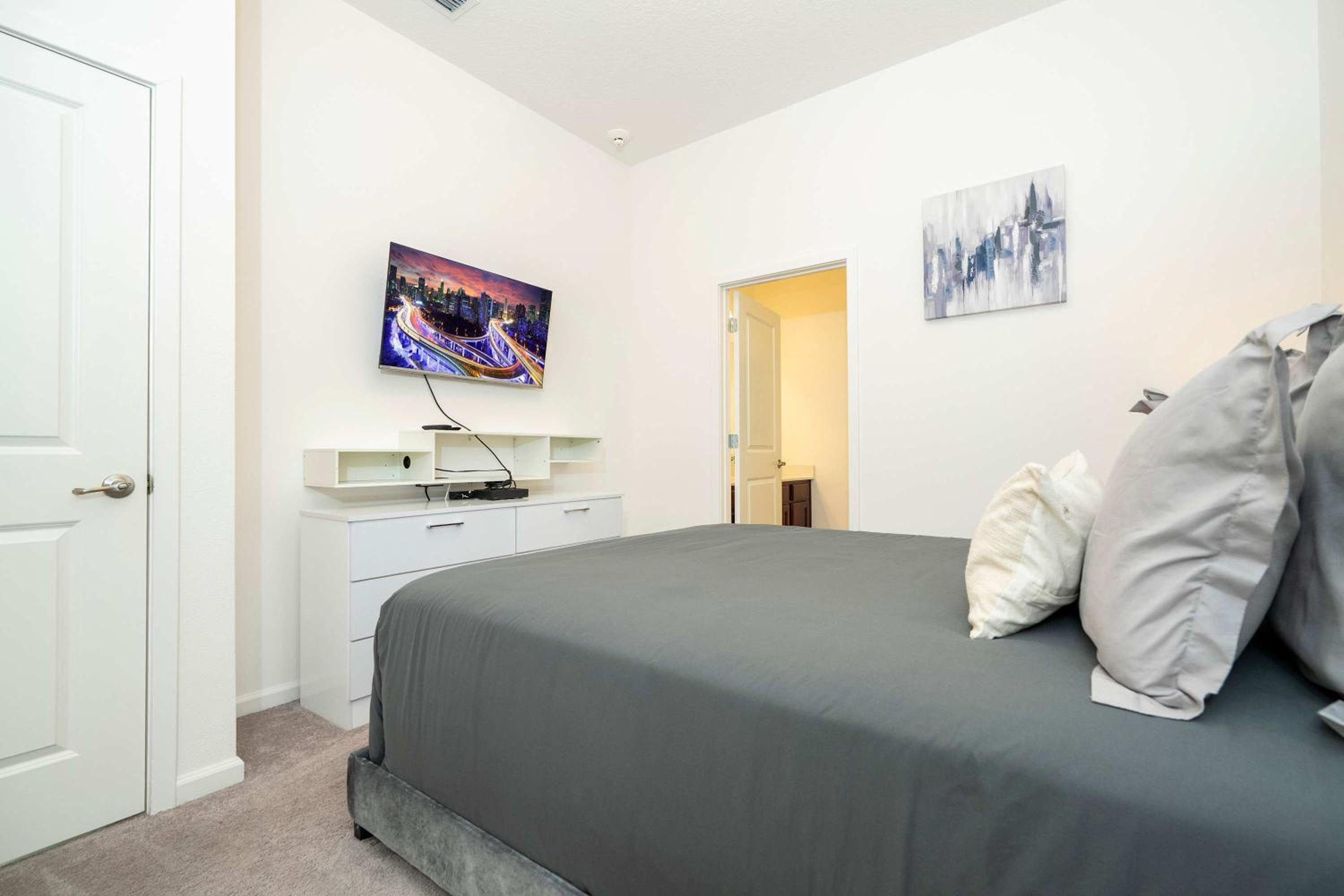 Family Friendly 12Bd w Jacuzzi Veranda Palms 4401