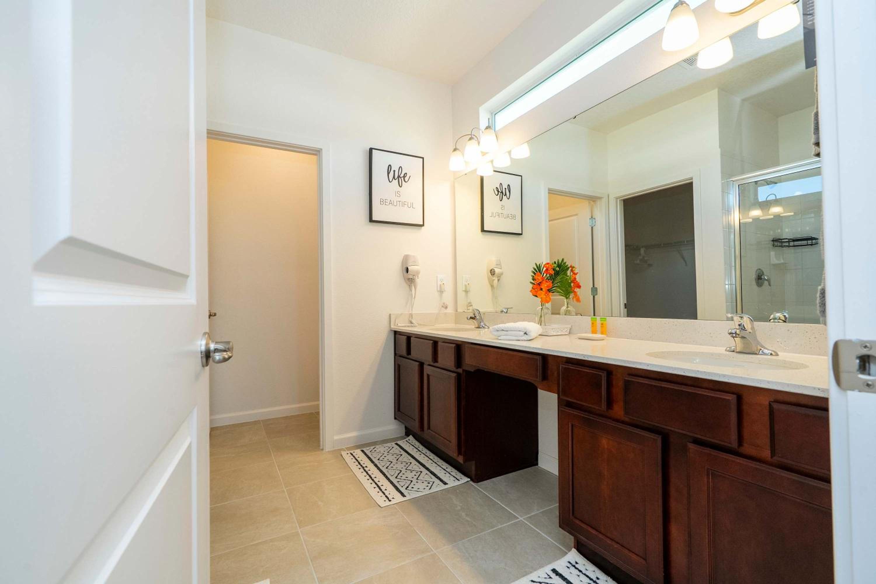 Family Friendly 12Bd w Jacuzzi Veranda Palms 4401