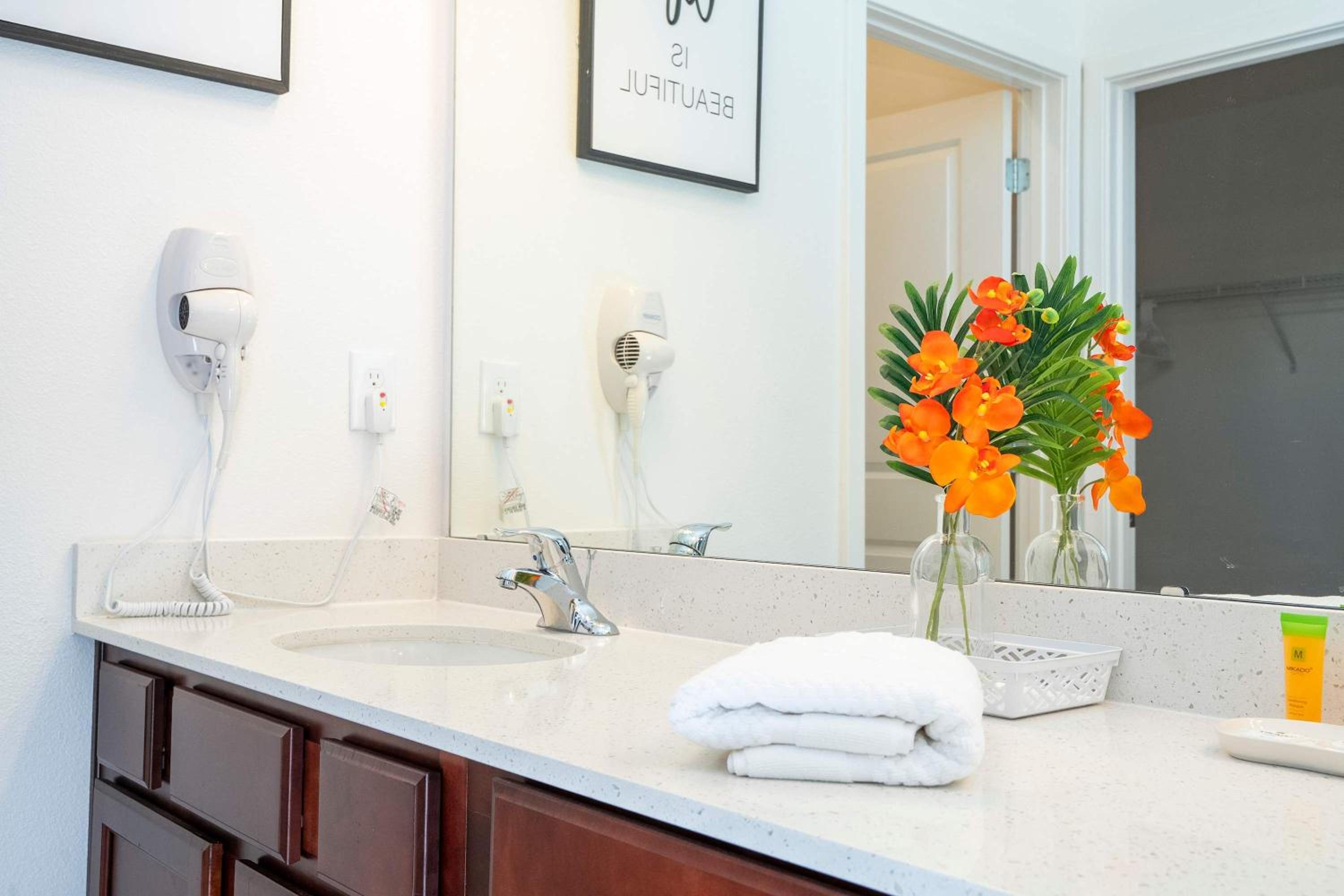 Family Friendly 12Bd w Jacuzzi Veranda Palms 4401