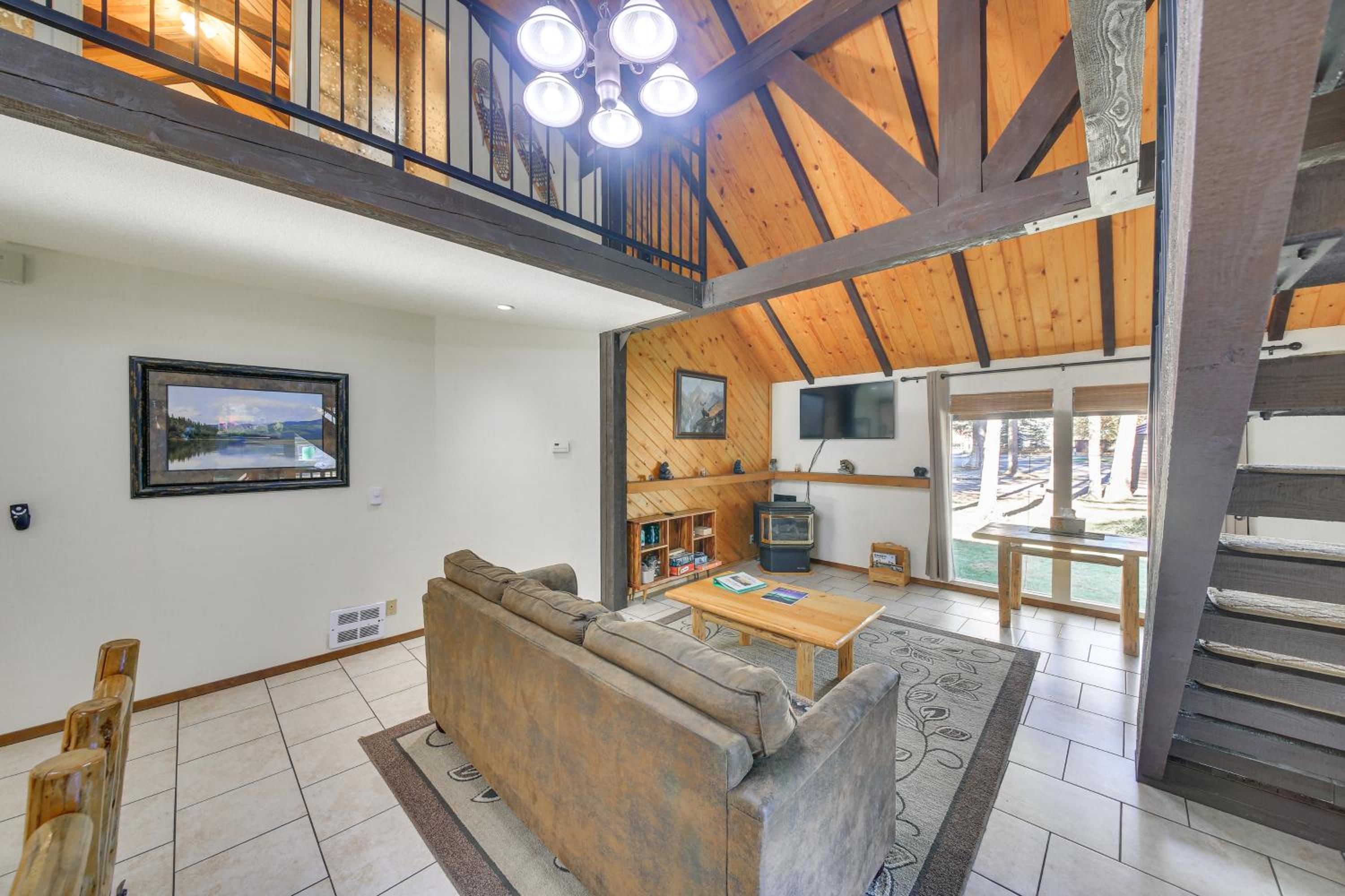 1 Mi to Dtwn Libby Peaceful Home with Creek Access!