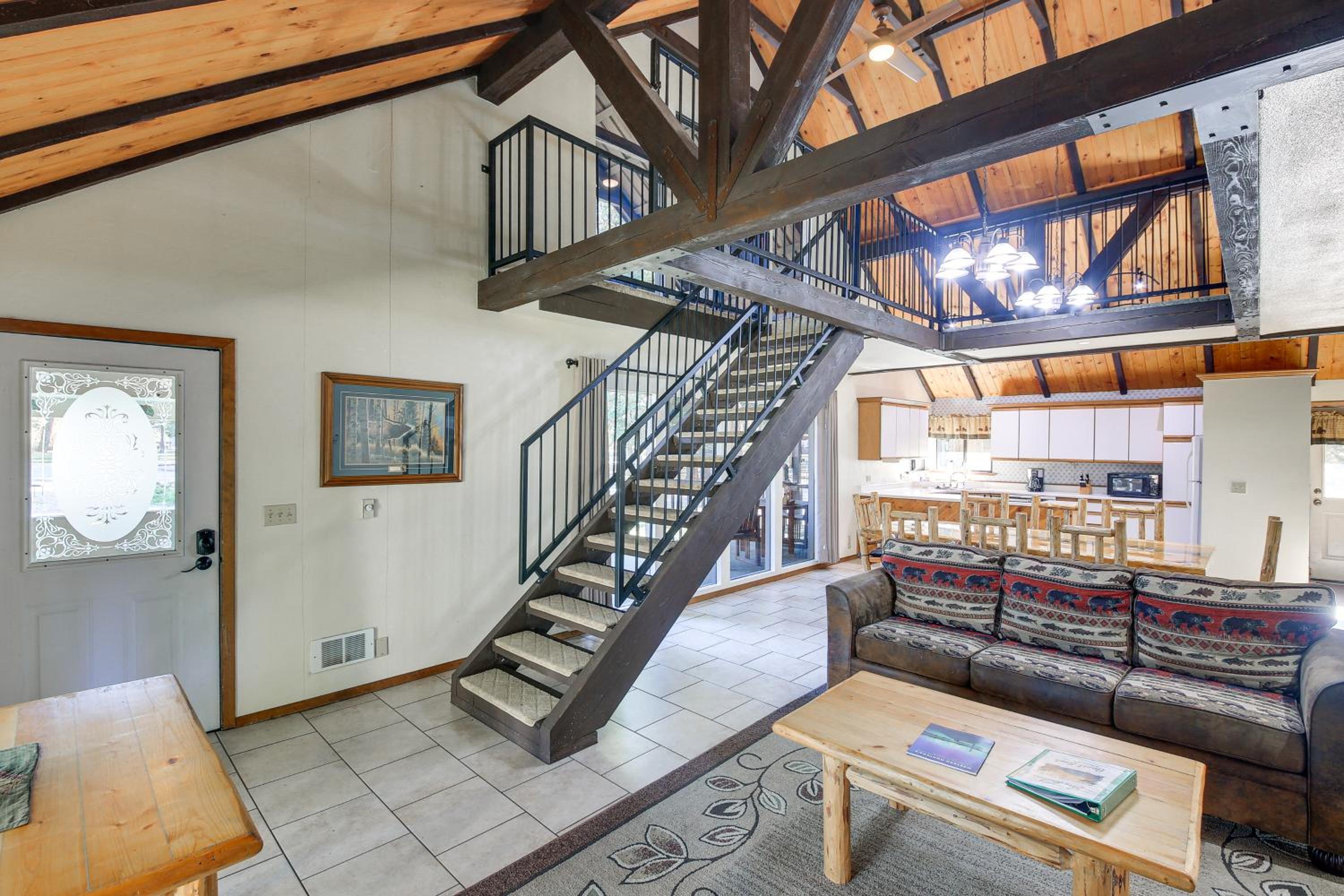 1 Mi to Dtwn Libby Peaceful Home with Creek Access!