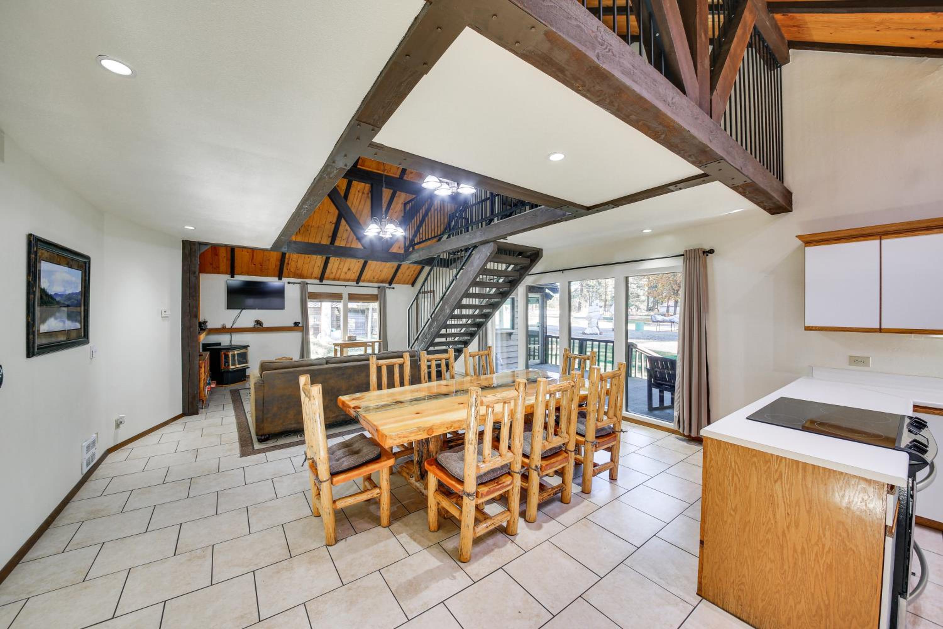 1 Mi to Dtwn Libby Peaceful Home with Creek Access!