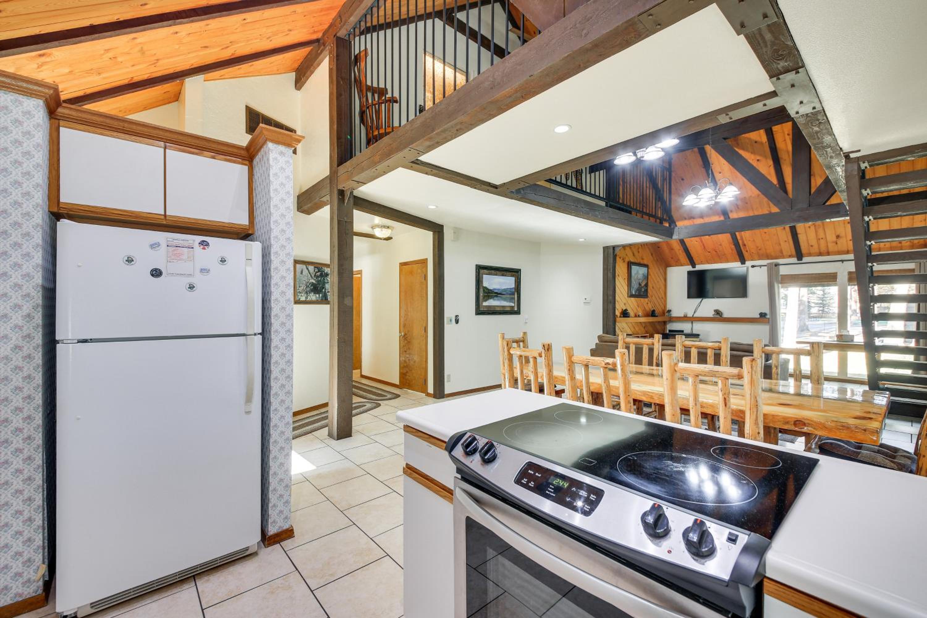 1 Mi to Dtwn Libby Peaceful Home with Creek Access!