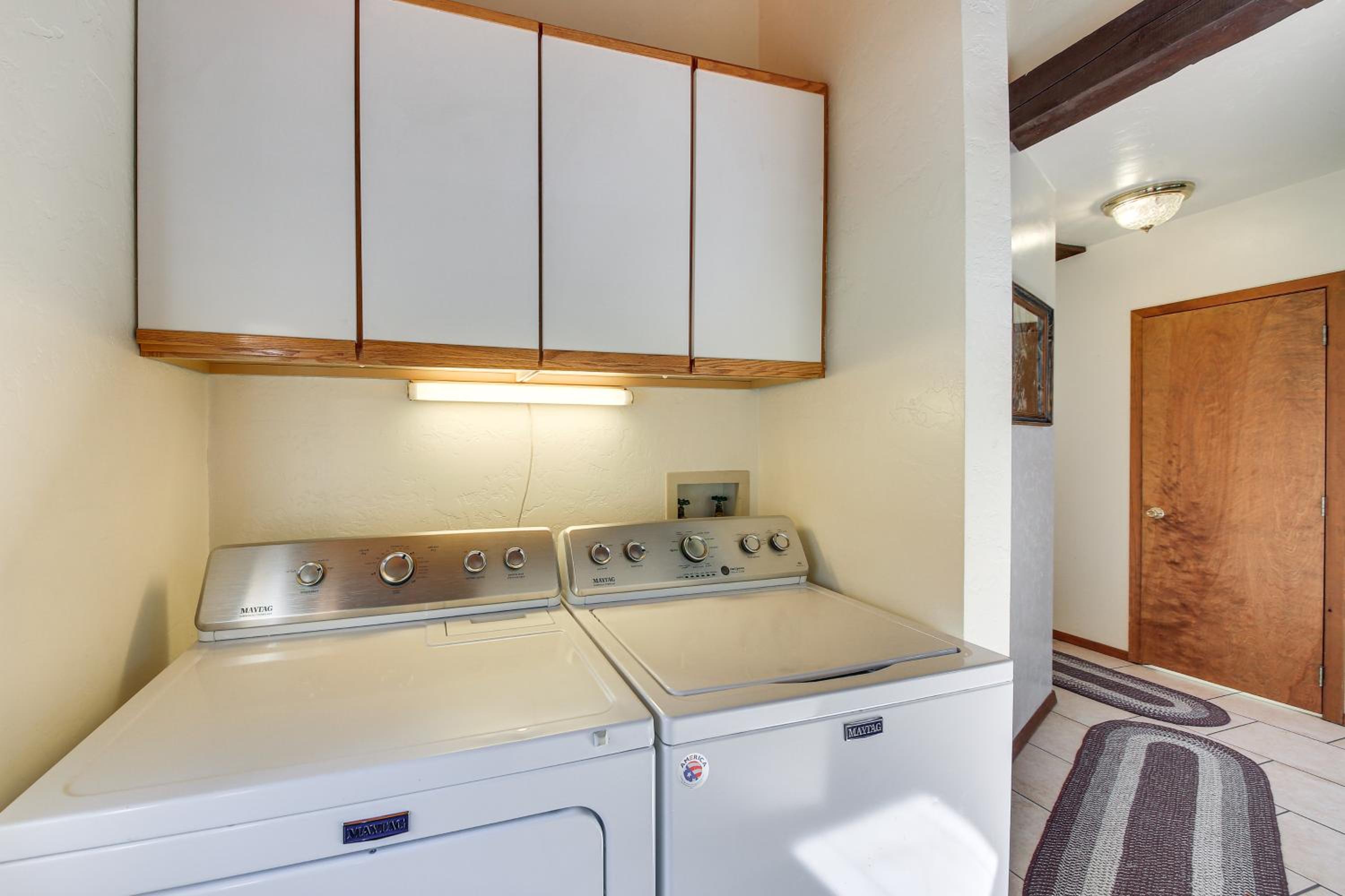 1 Mi to Dtwn Libby Peaceful Home with Creek Access!