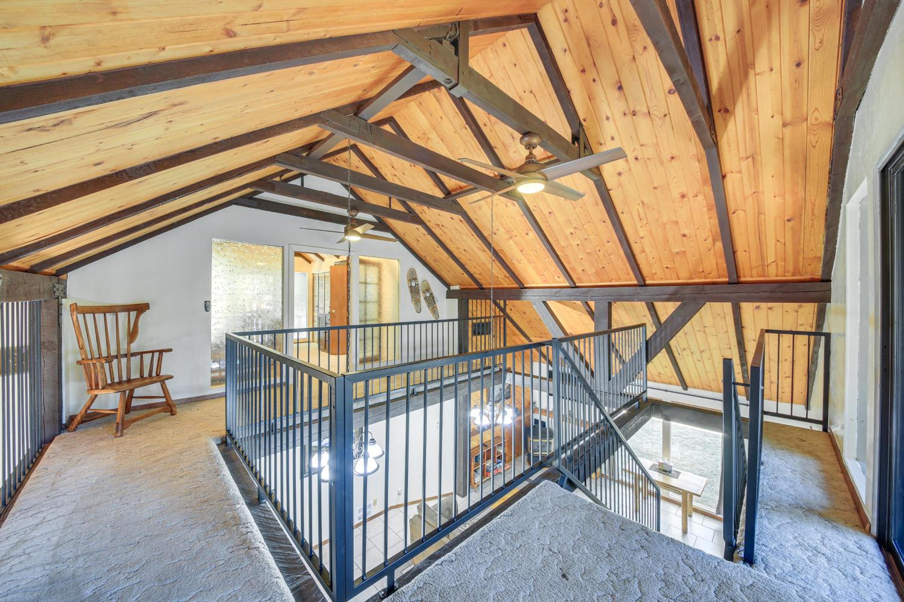 1 Mi to Dtwn Libby Peaceful Home with Creek Access!