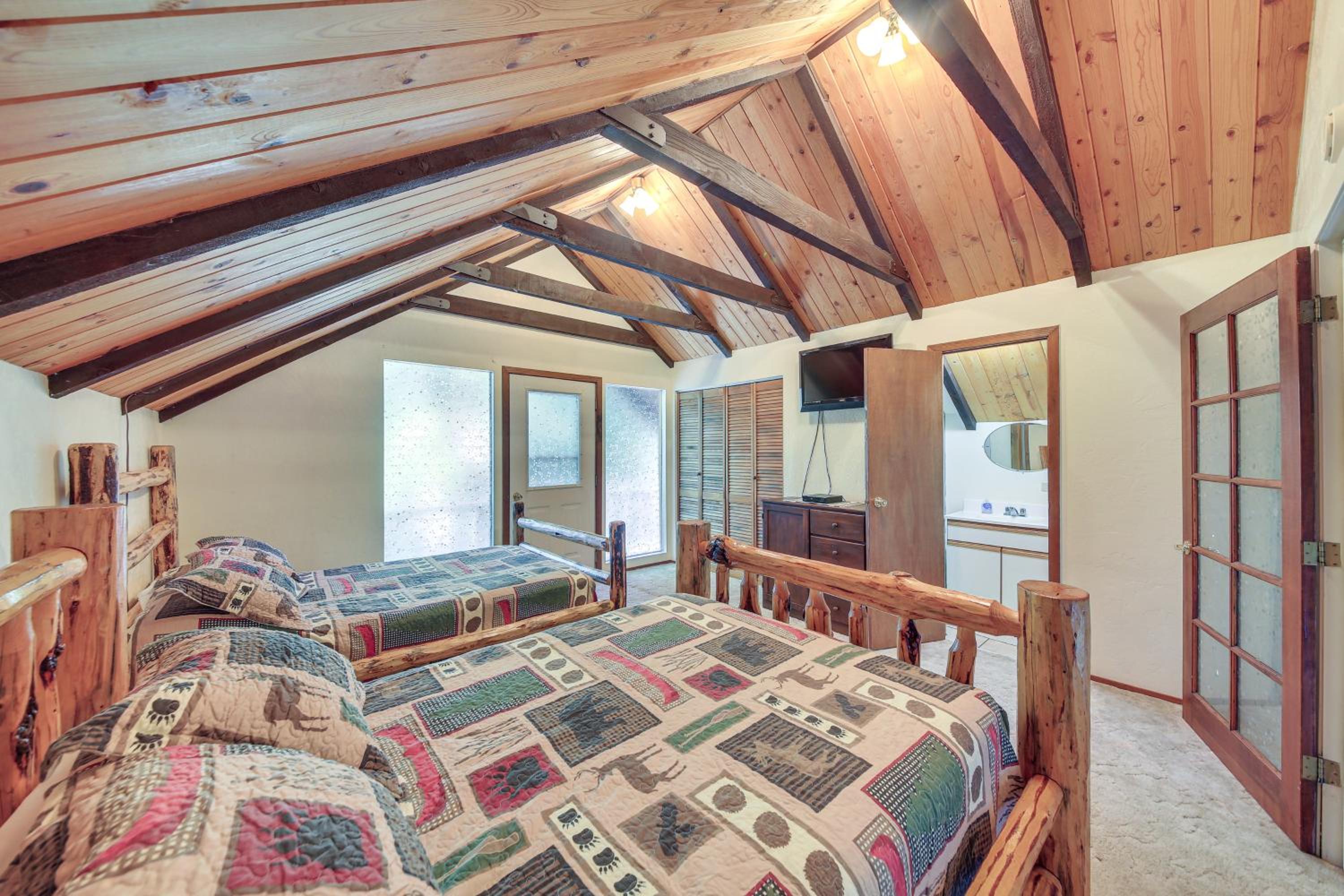 1 Mi to Dtwn Libby Peaceful Home with Creek Access!