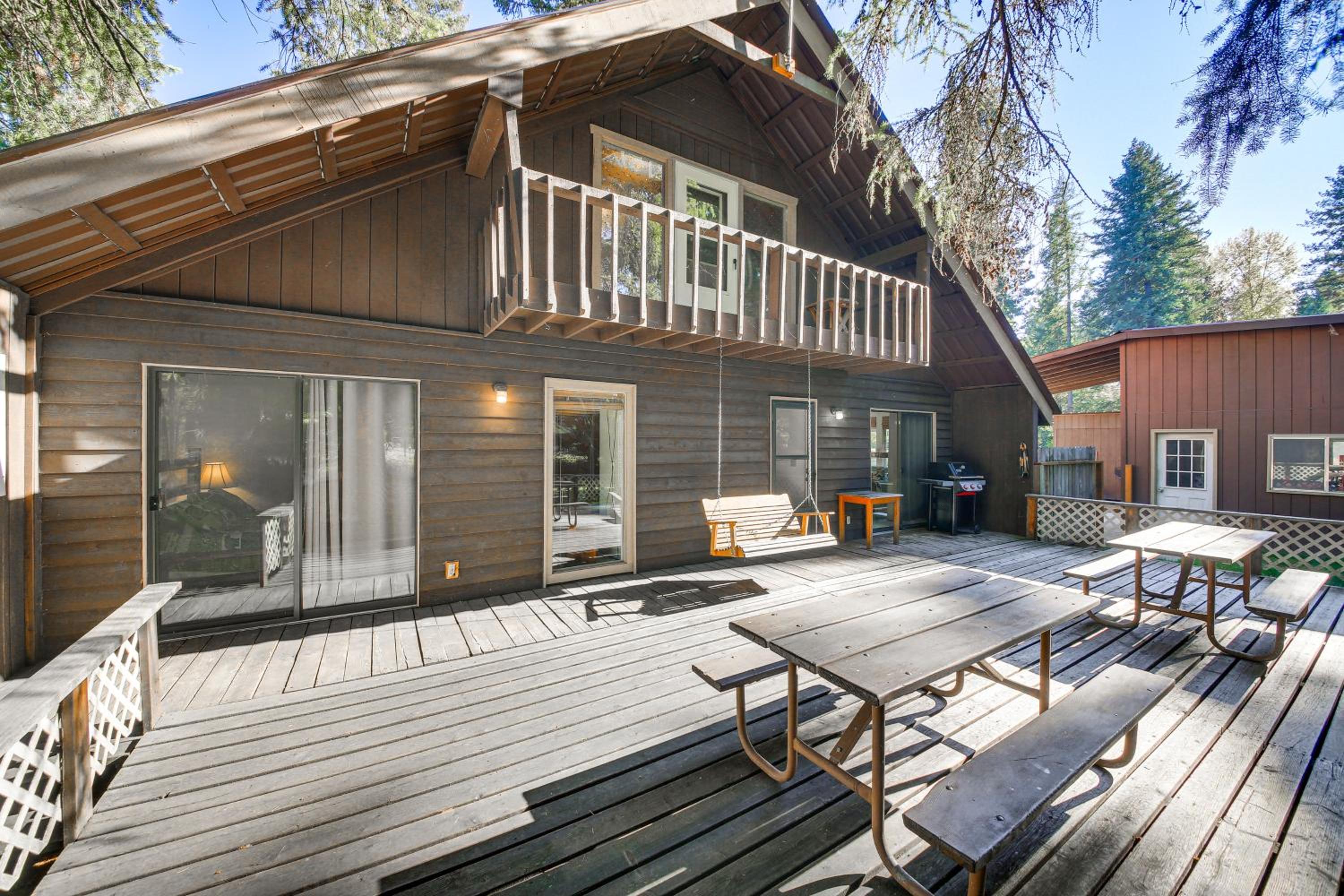 1 Mi to Dtwn Libby Peaceful Home with Creek Access!