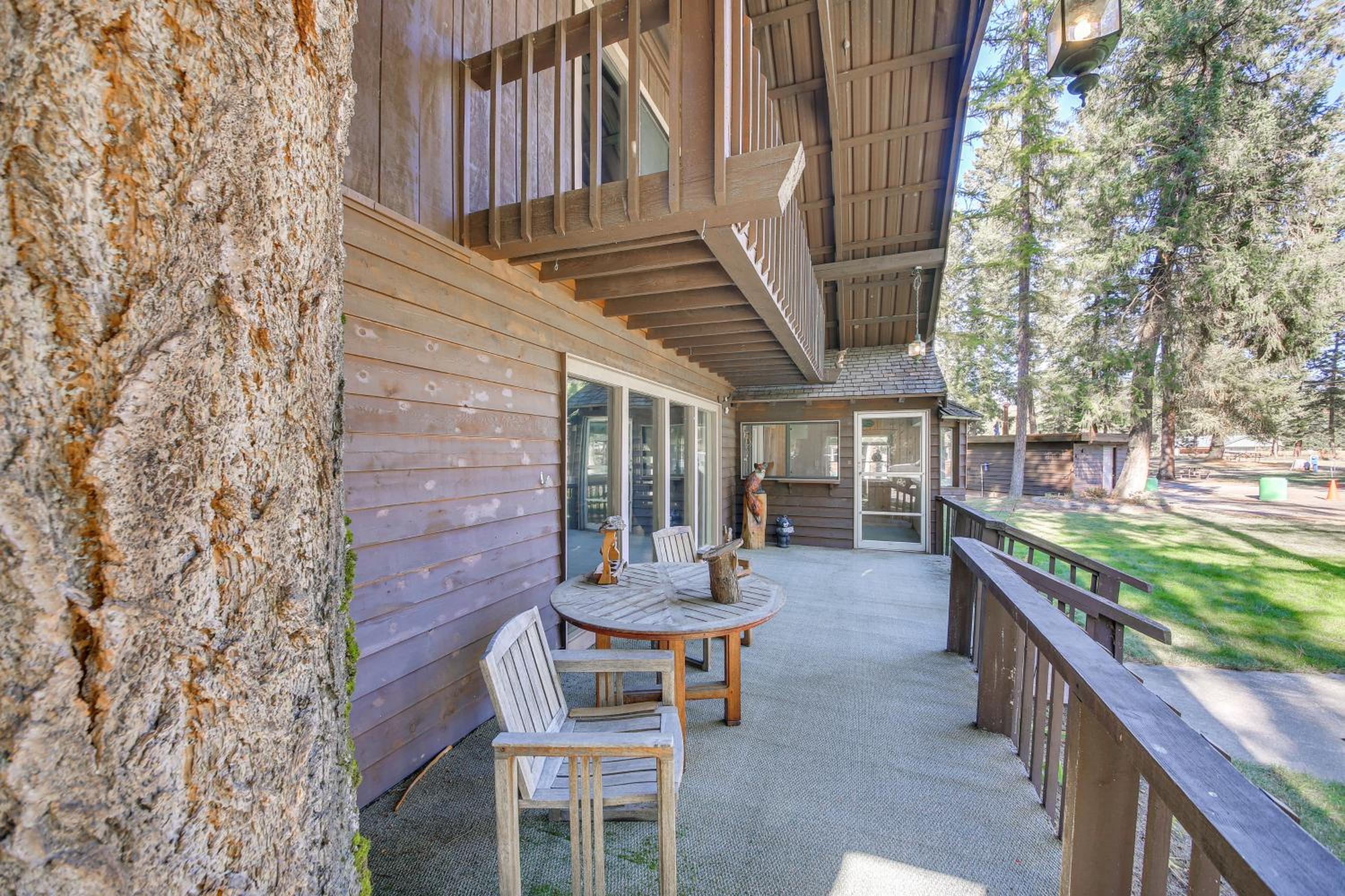 1 Mi to Dtwn Libby Peaceful Home with Creek Access!