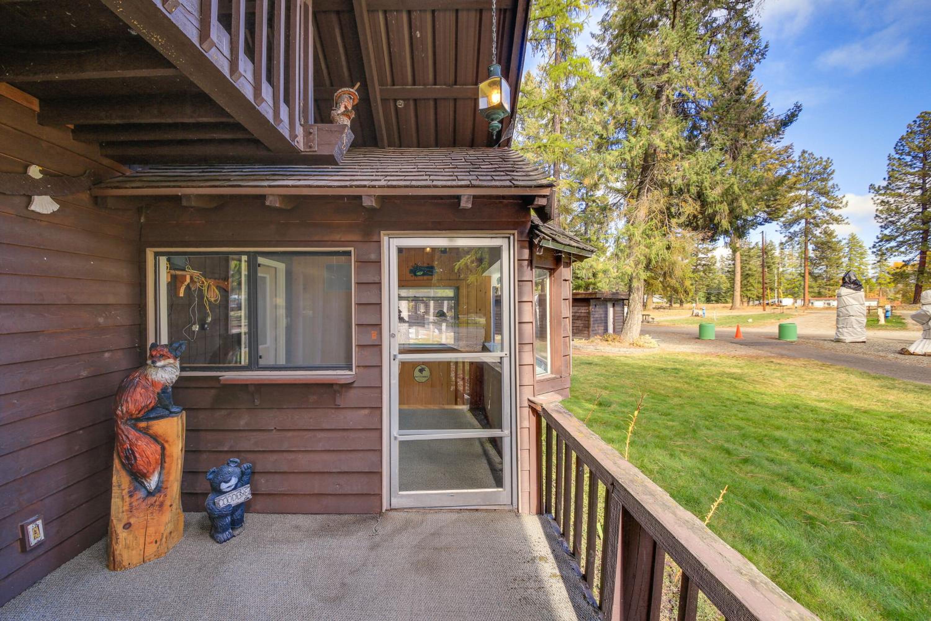 1 Mi to Dtwn Libby Peaceful Home with Creek Access!