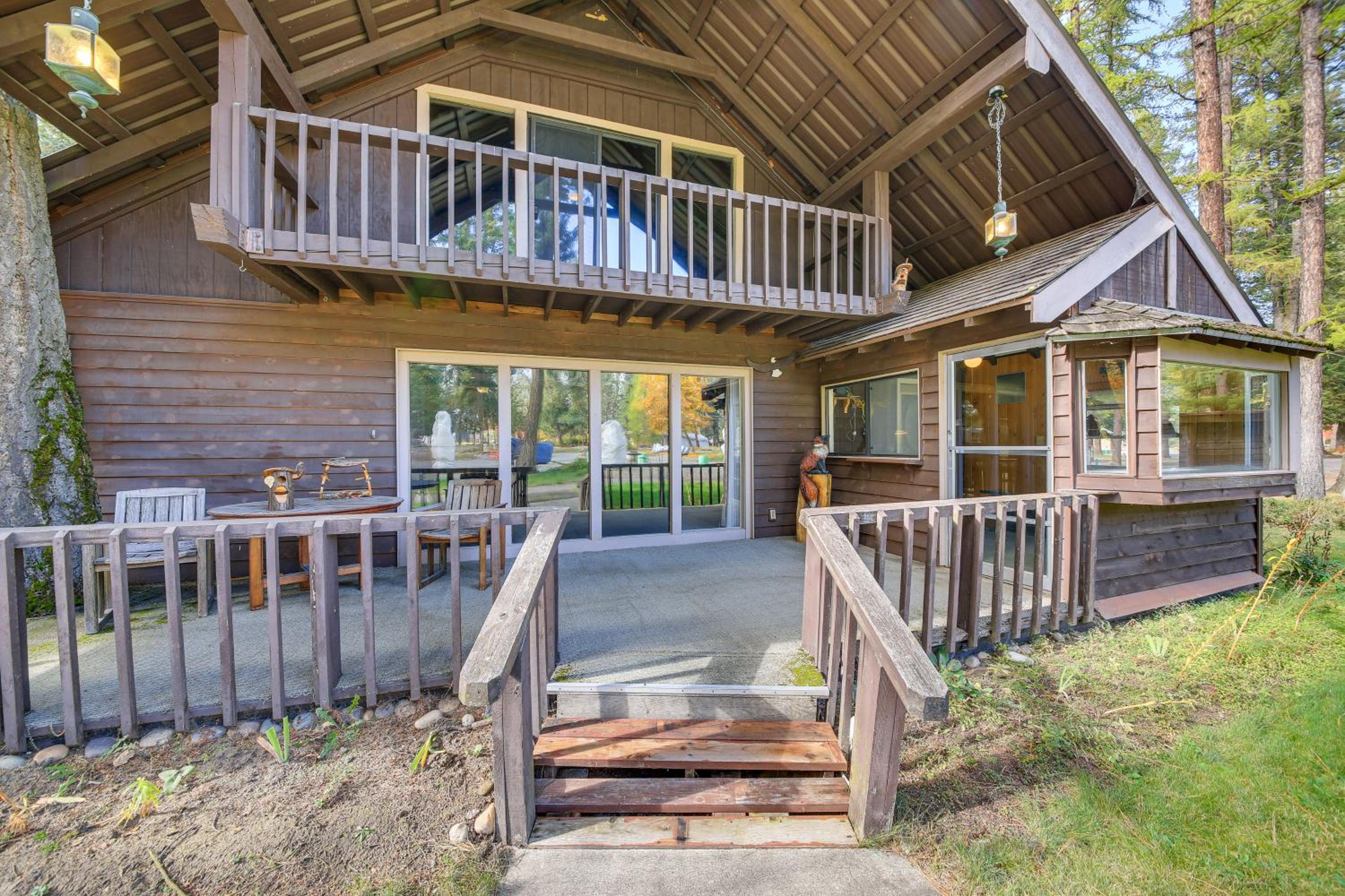 1 Mi to Dtwn Libby Peaceful Home with Creek Access!