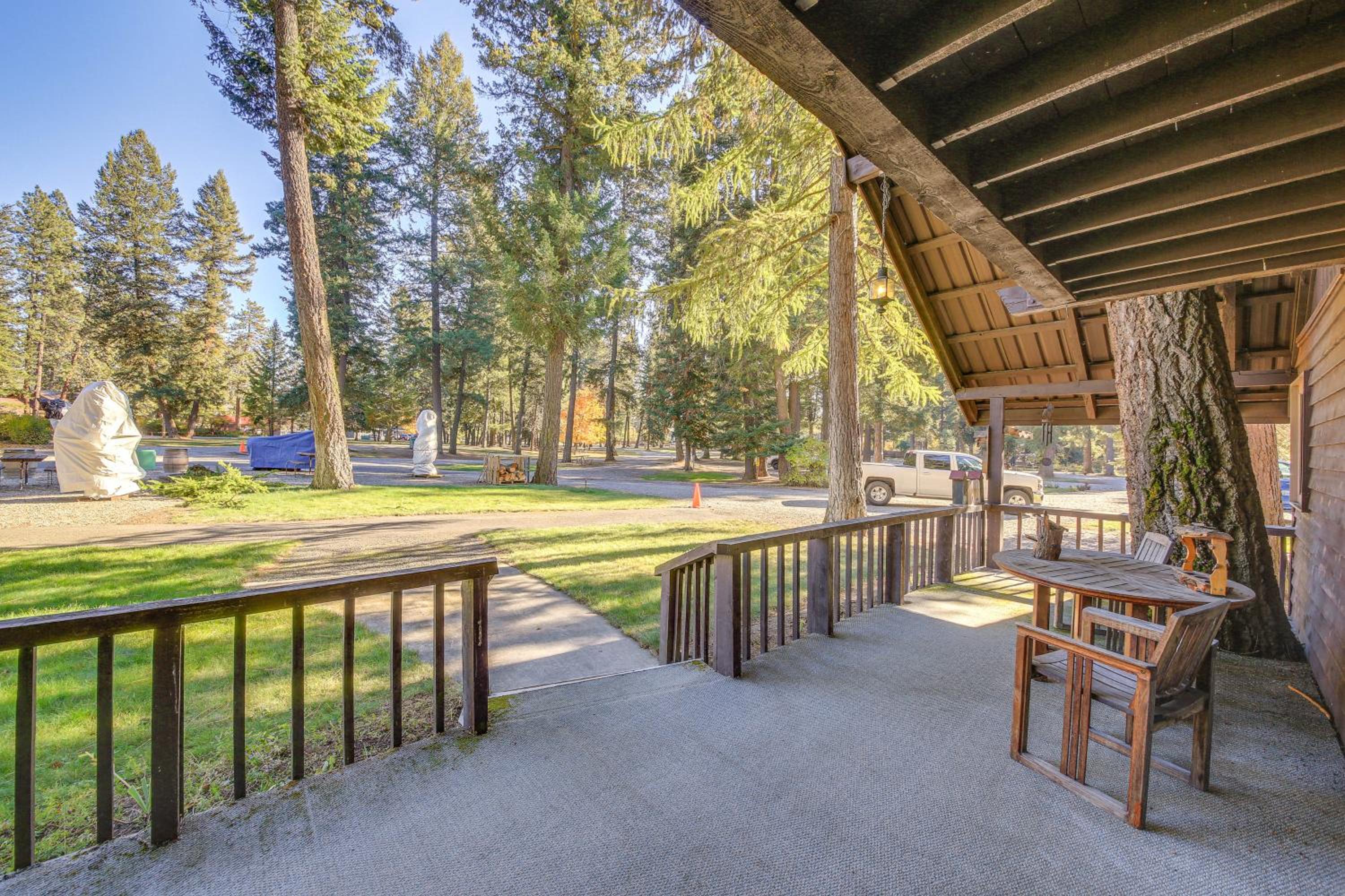 1 Mi to Dtwn Libby Peaceful Home with Creek Access!