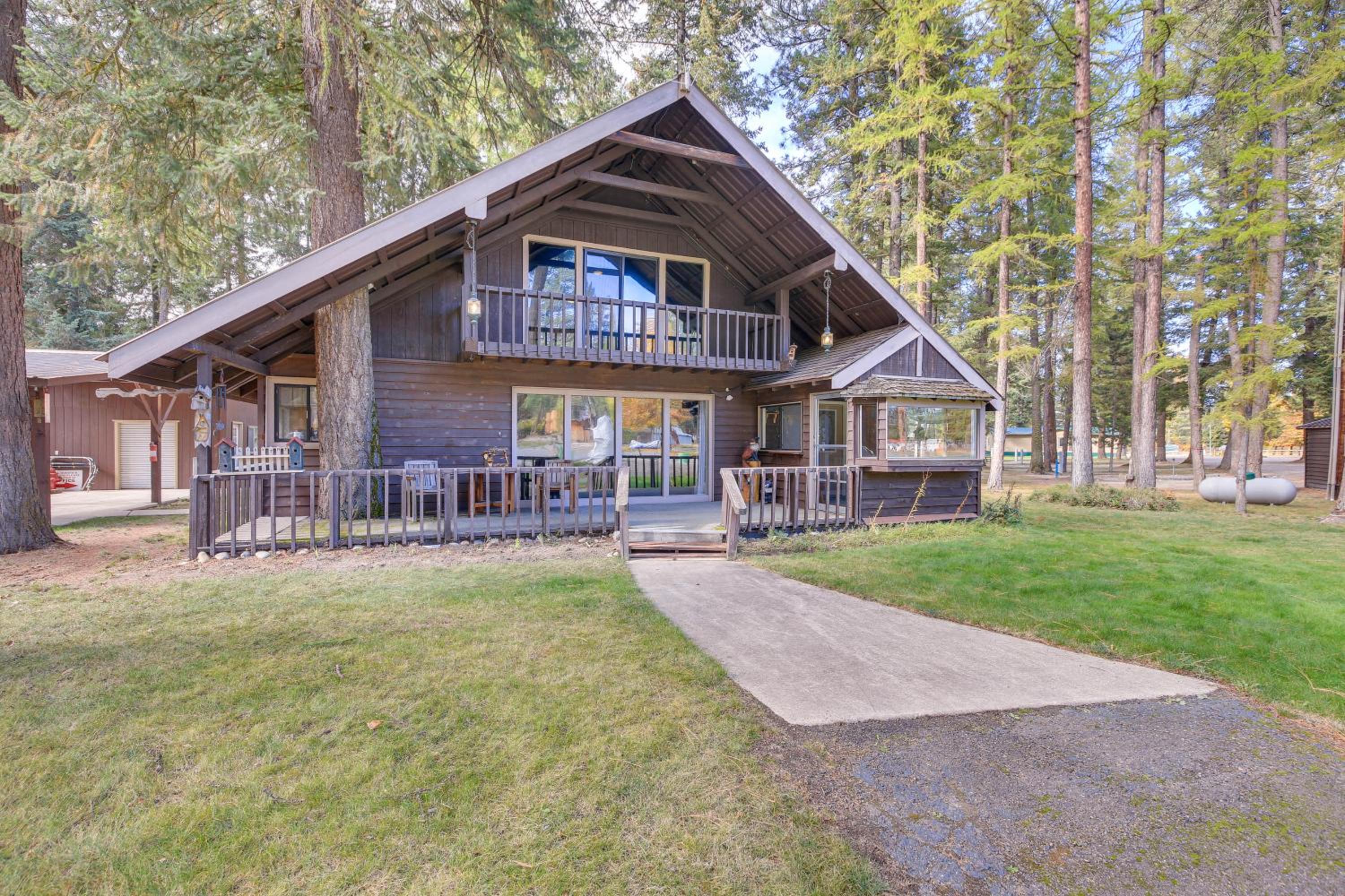 1 Mi to Dtwn Libby Peaceful Home with Creek Access!