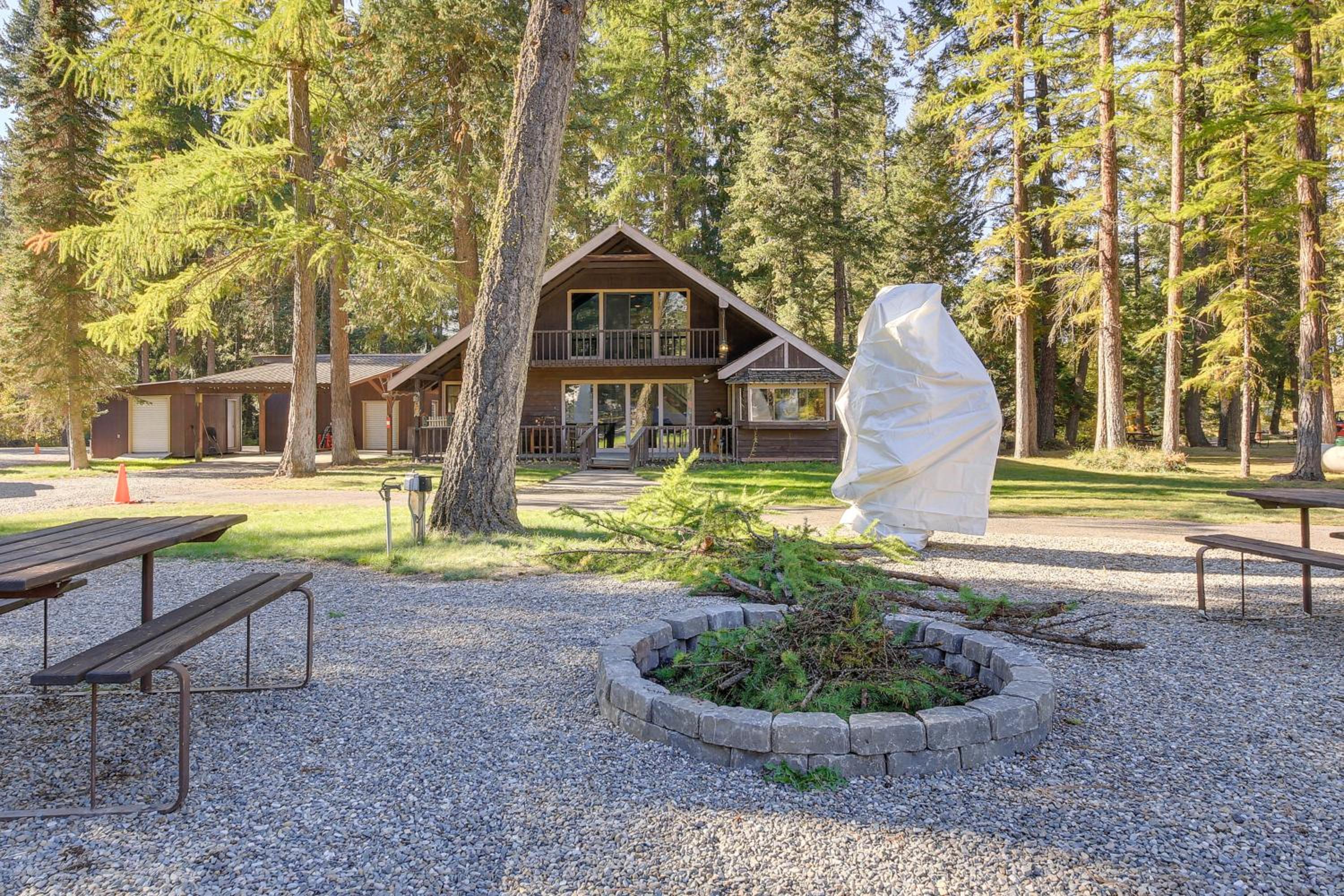1 Mi to Dtwn Libby Peaceful Home with Creek Access!