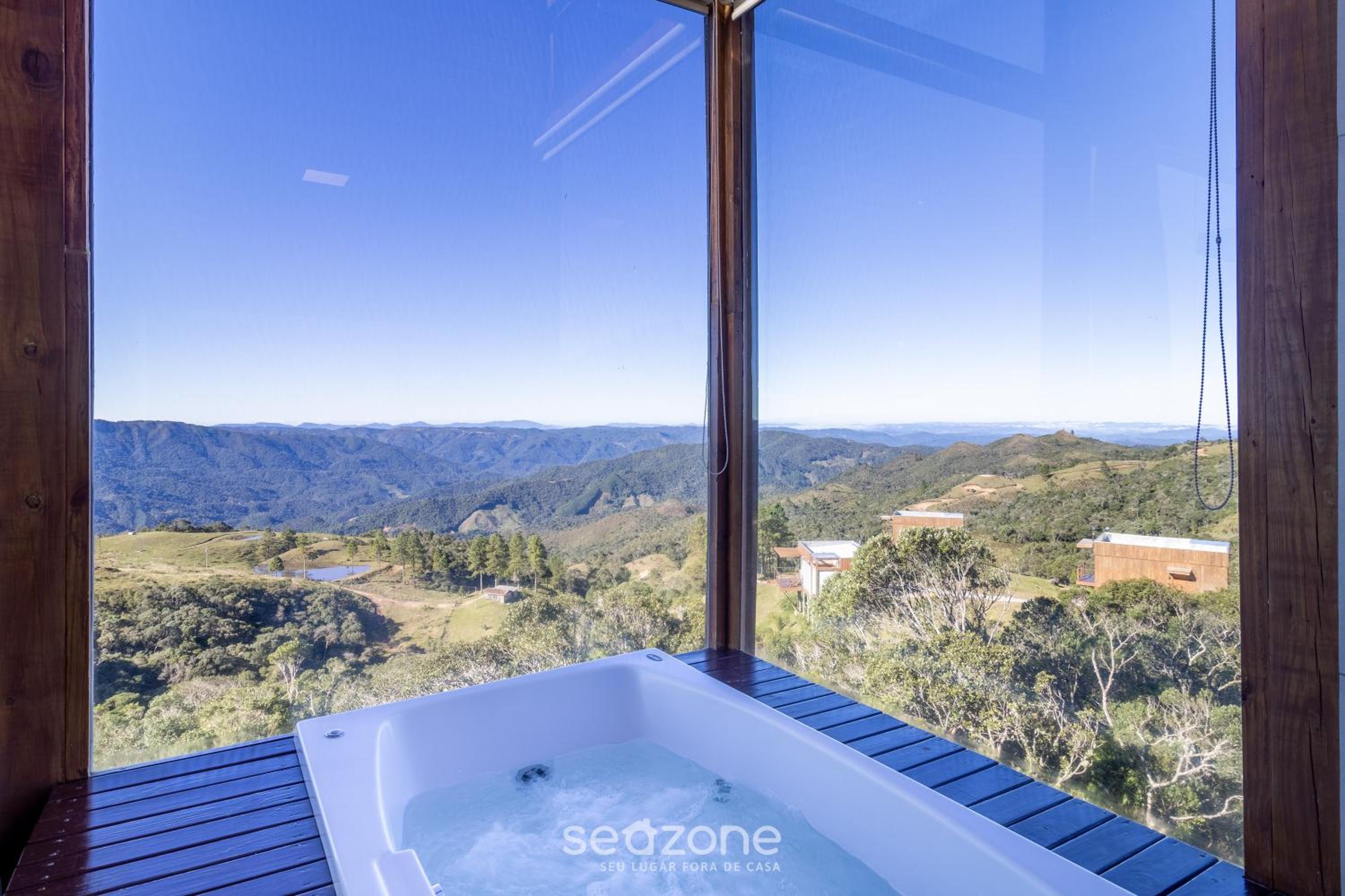 Beautiful cabin w/ jacuzzi and amazing view VST004