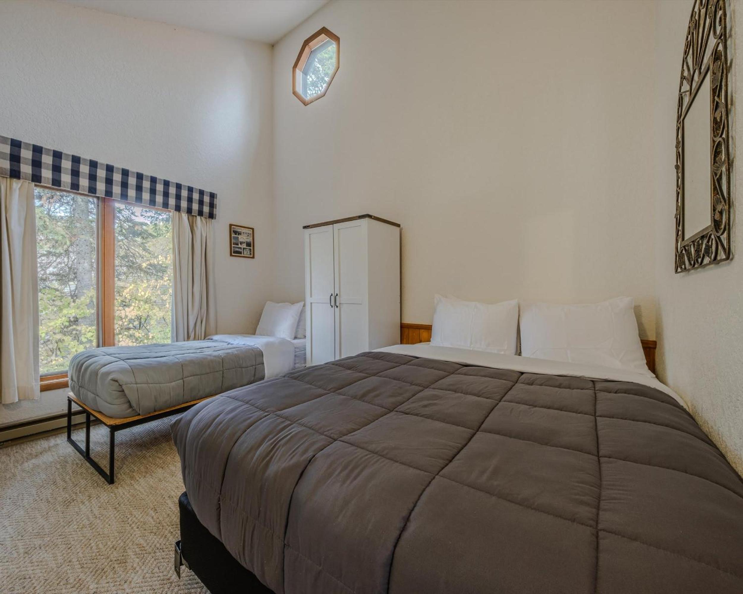 Sans Souci 1 3 Bedroom Ski In Ski Out Retreat view 5