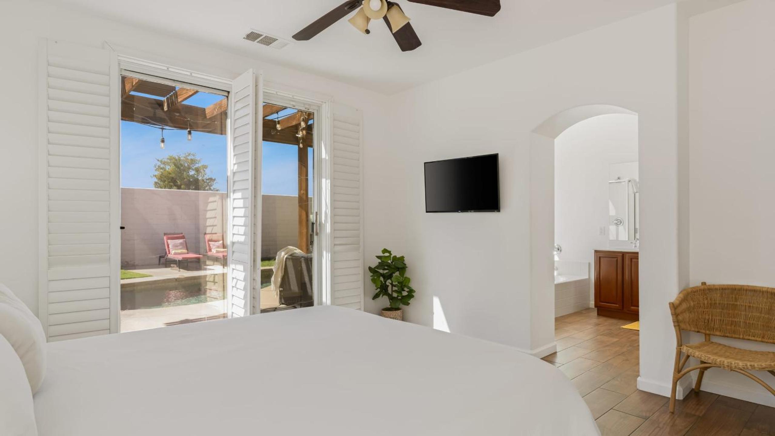 Desert Oasis w Pool Spa BBQ Outdoor Dining Under the Palms Calle Tolosa by AvantStay