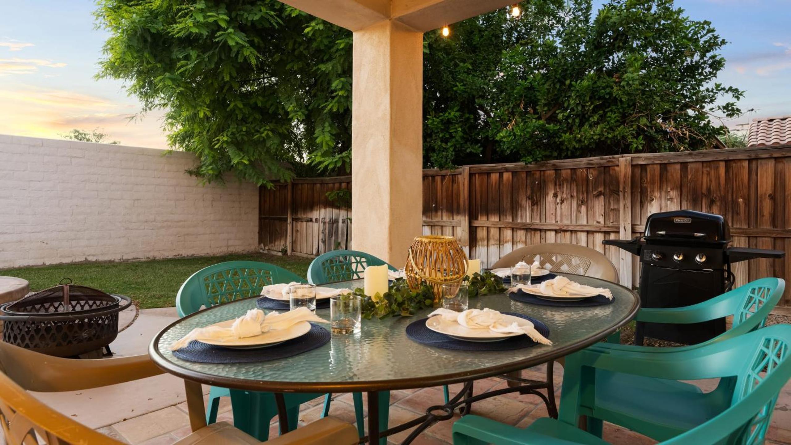 Desert Oasis w Pool Spa BBQ Outdoor Dining Under the Palms Calle Tolosa by AvantStay