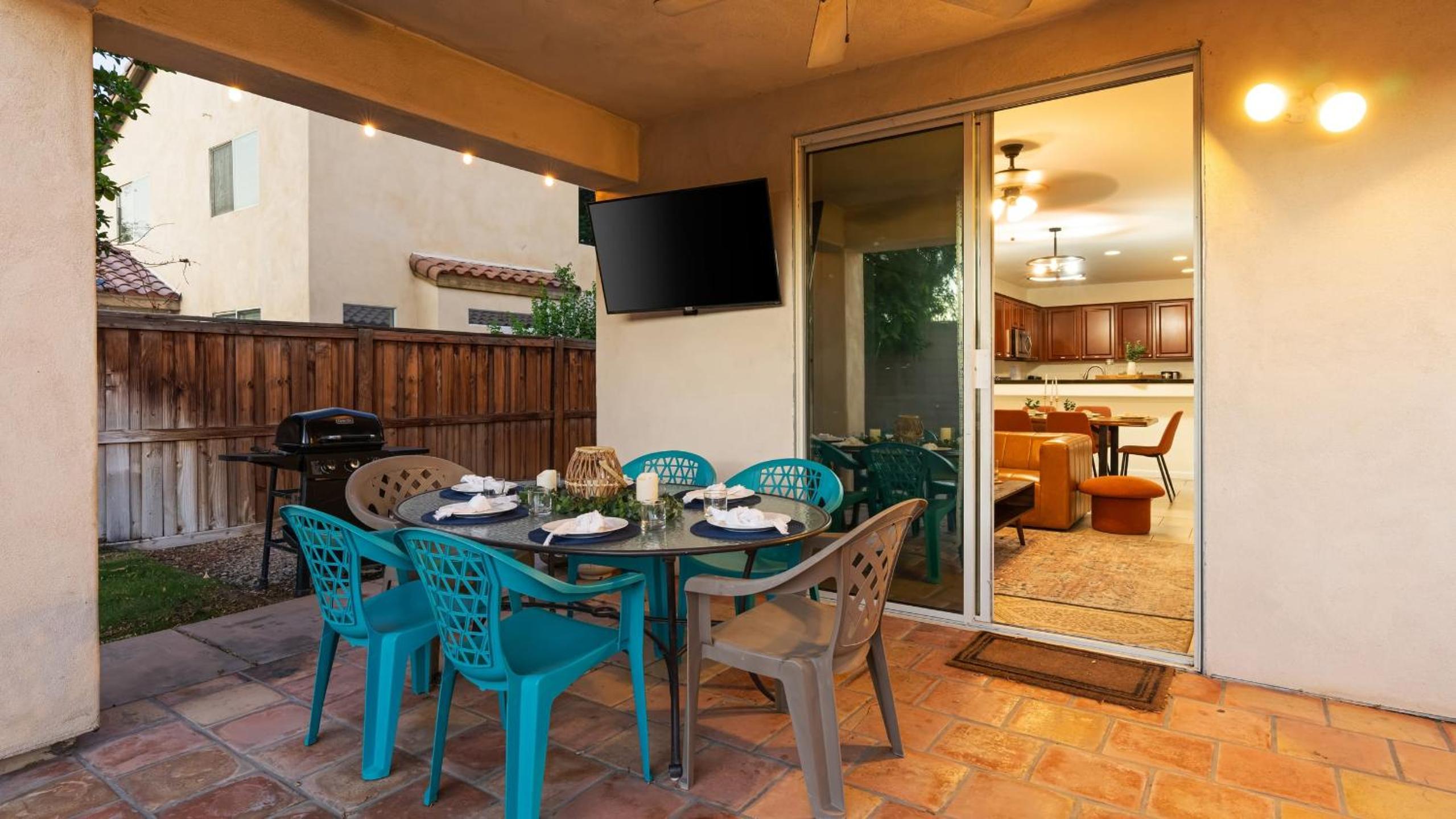 Desert Oasis w Pool Spa BBQ Outdoor Dining Under the Palms Calle Tolosa by AvantStay