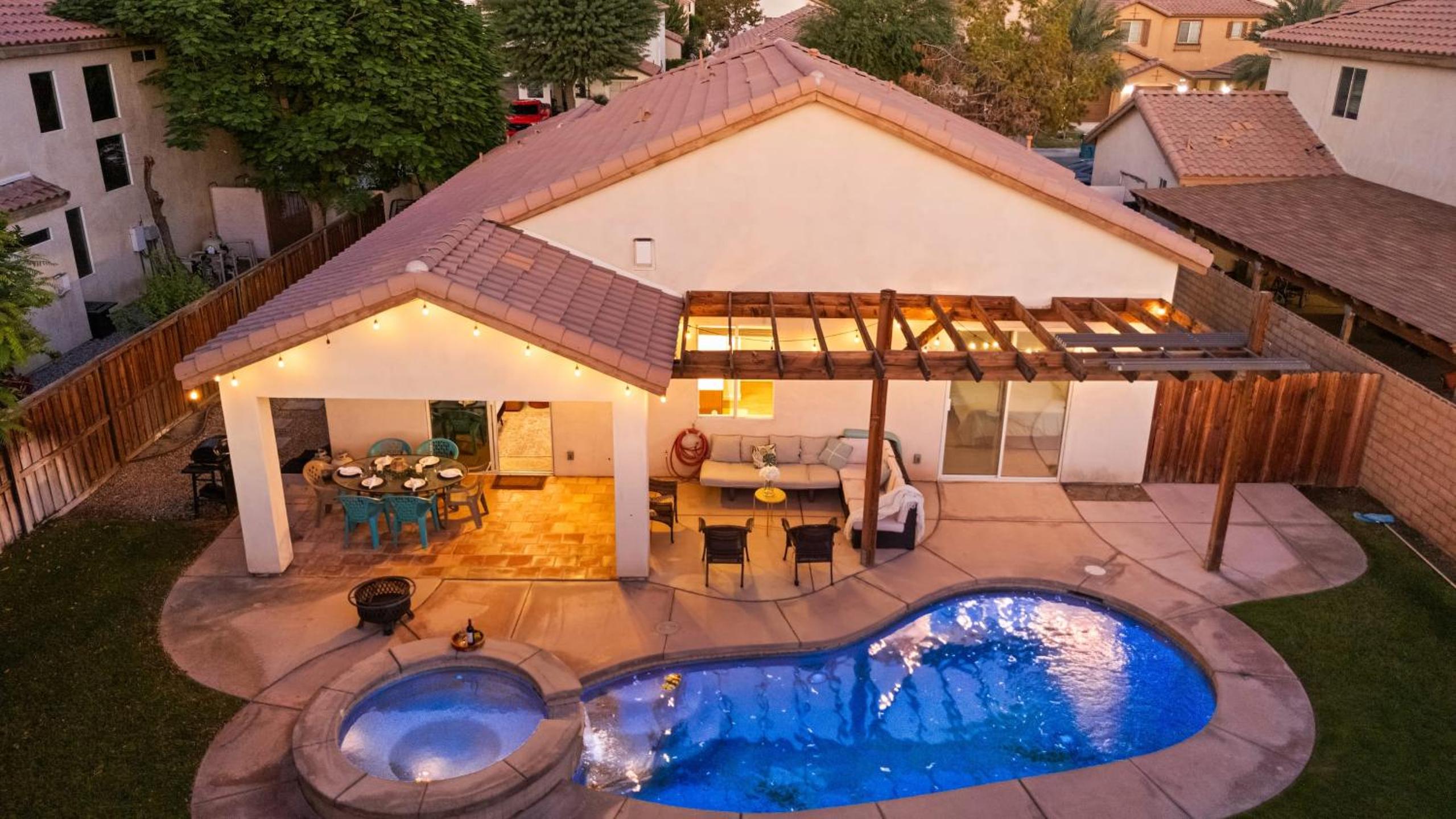 Desert Oasis w Pool Spa BBQ Outdoor Dining Under the Palms Calle Tolosa by AvantStay