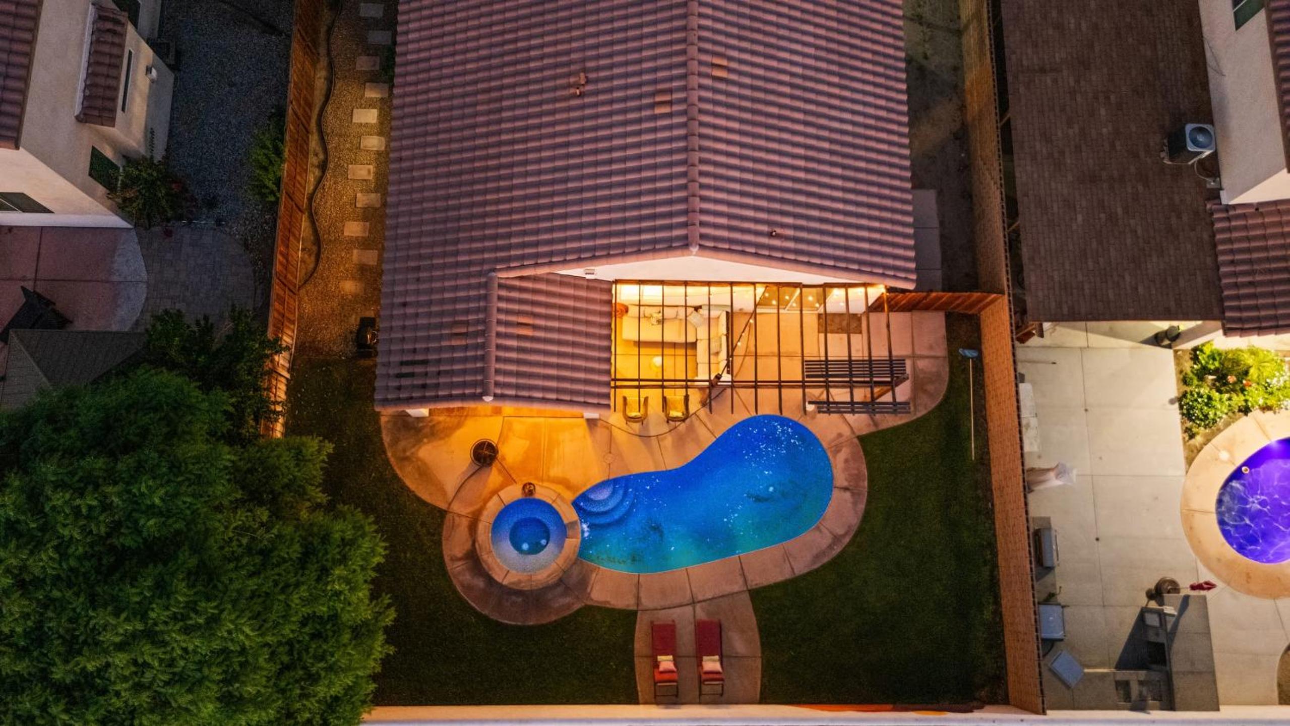 Desert Oasis w Pool Spa BBQ Outdoor Dining Under the Palms Calle Tolosa by AvantStay
