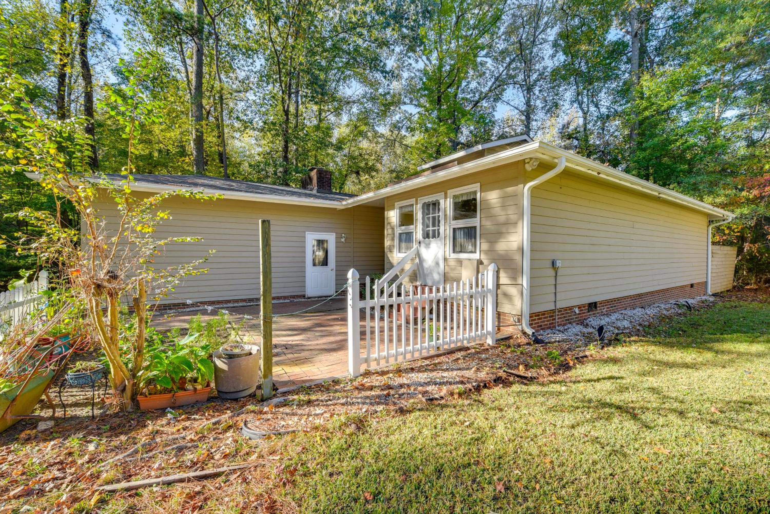 Peaceful Retreat! Carolina Trace Home with Porch