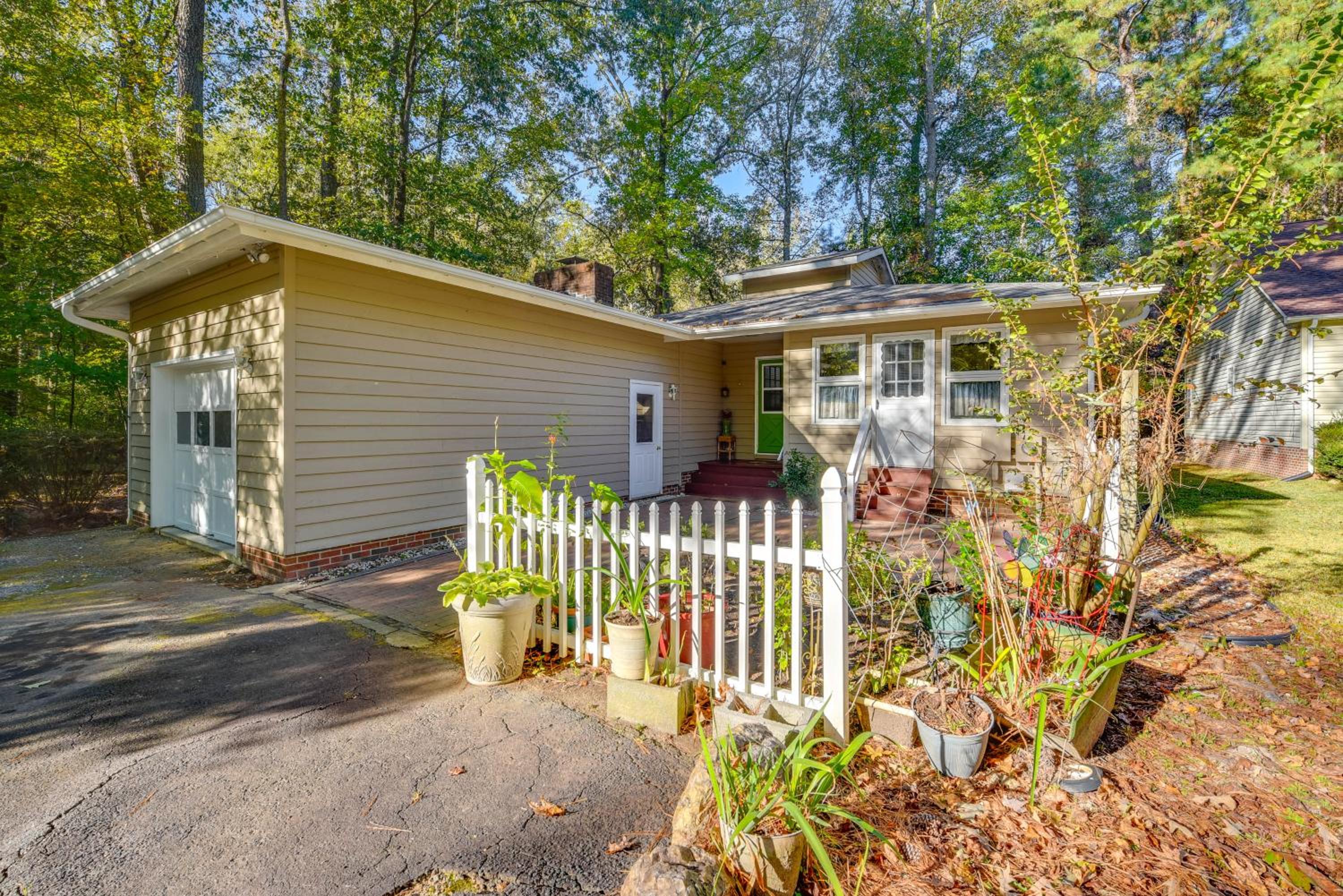 Peaceful Retreat! Carolina Trace Home with Porch