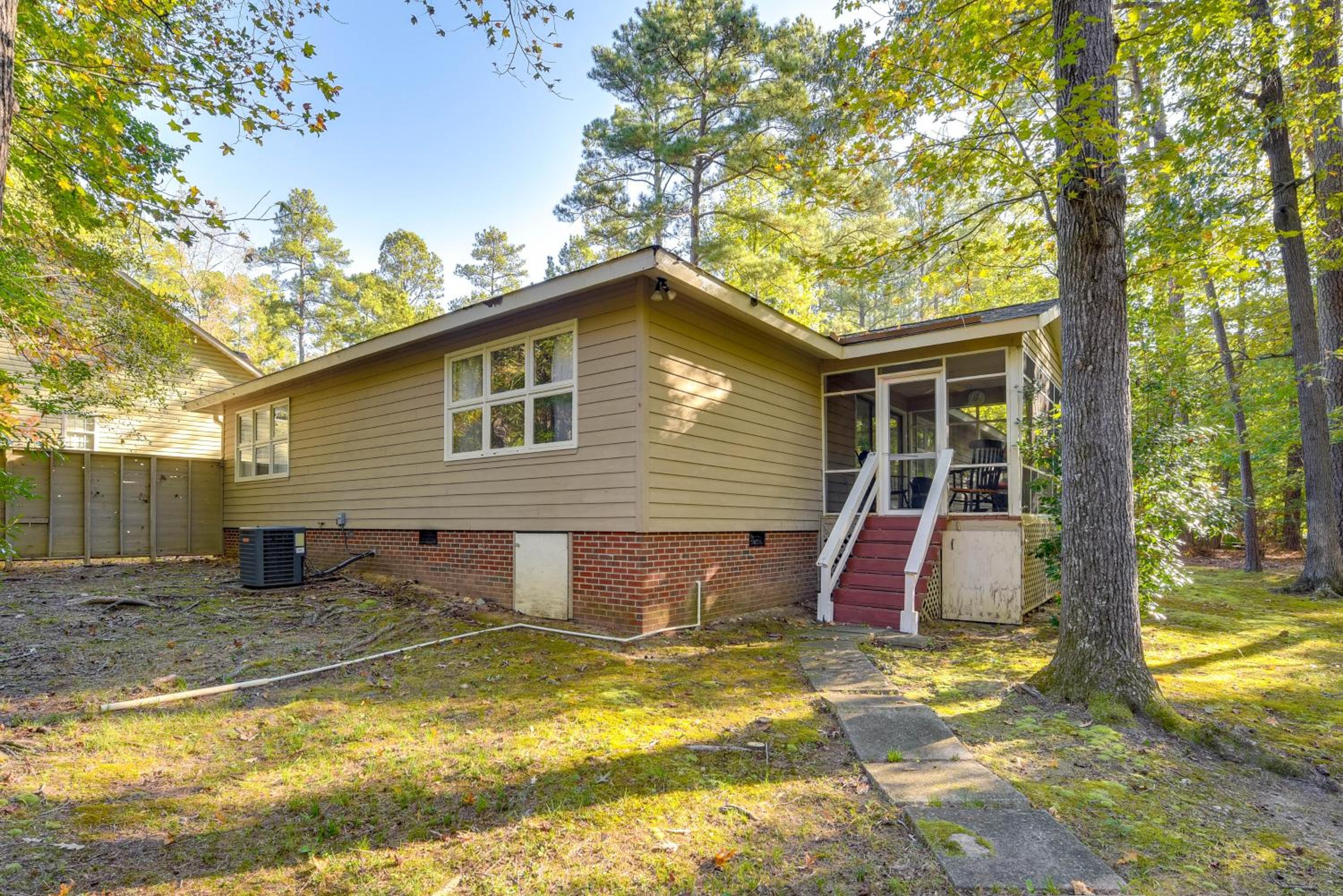 Peaceful Retreat! Carolina Trace Home with Porch
