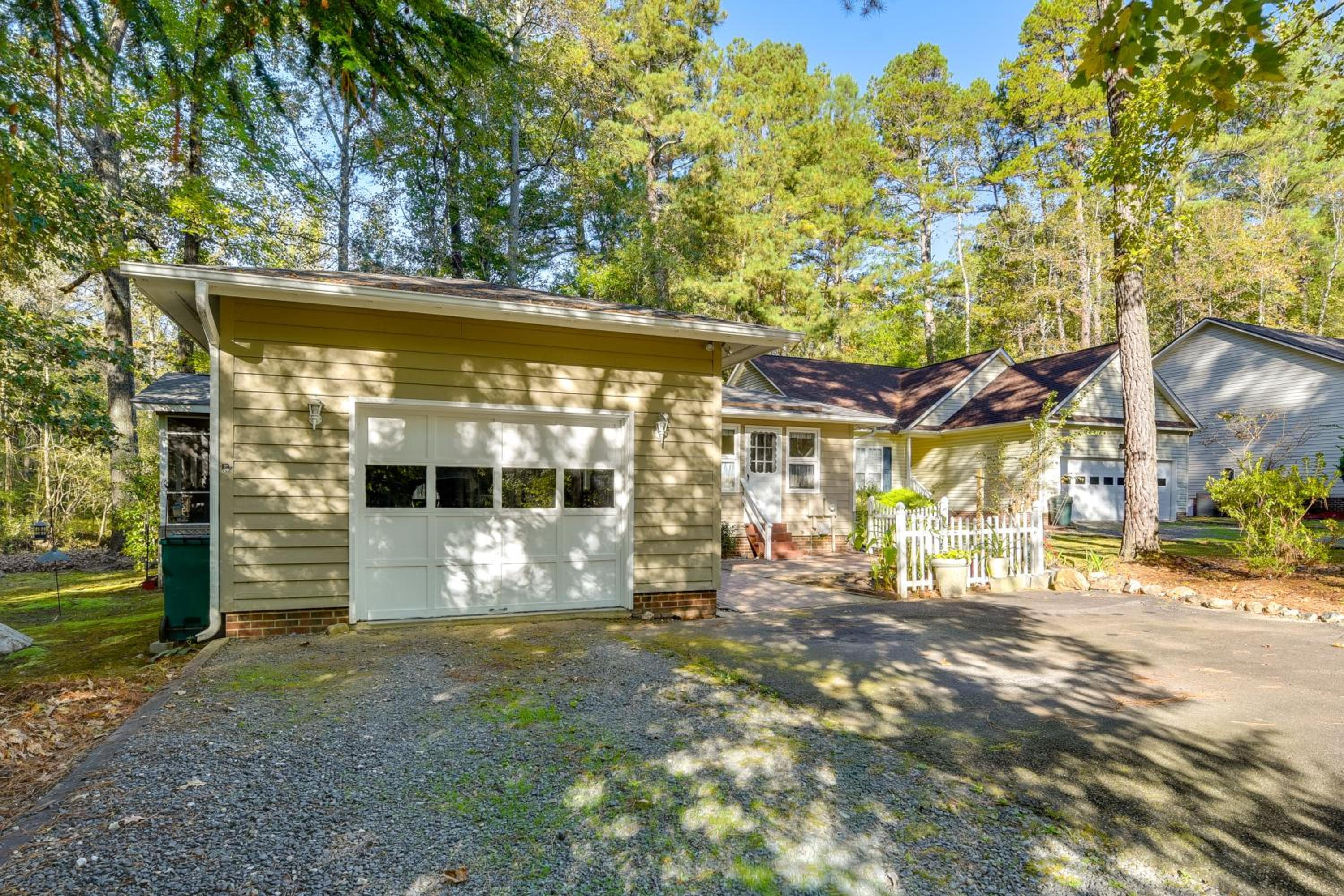 Peaceful Retreat! Carolina Trace Home with Porch