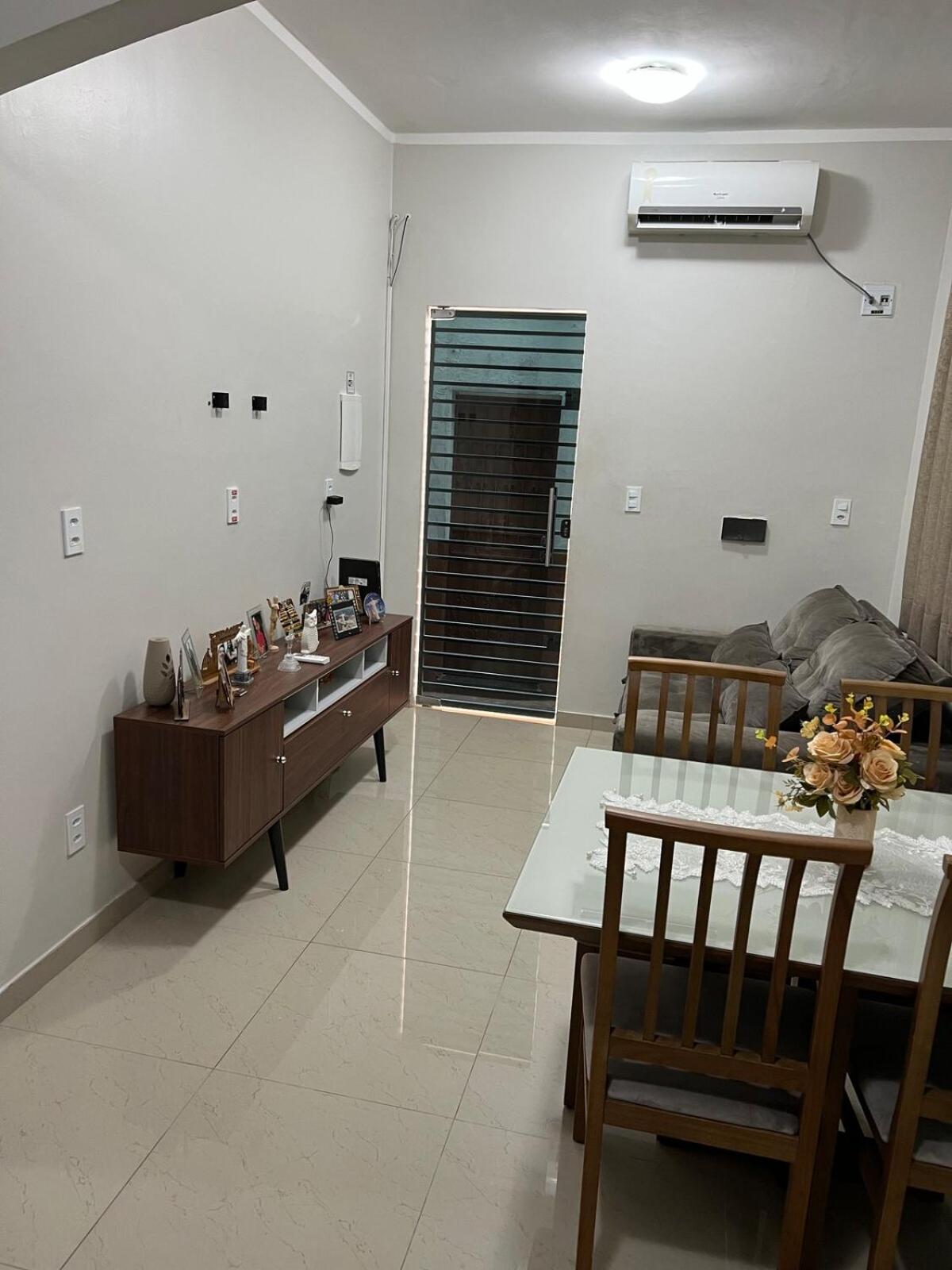 Casa com suite bem localizada