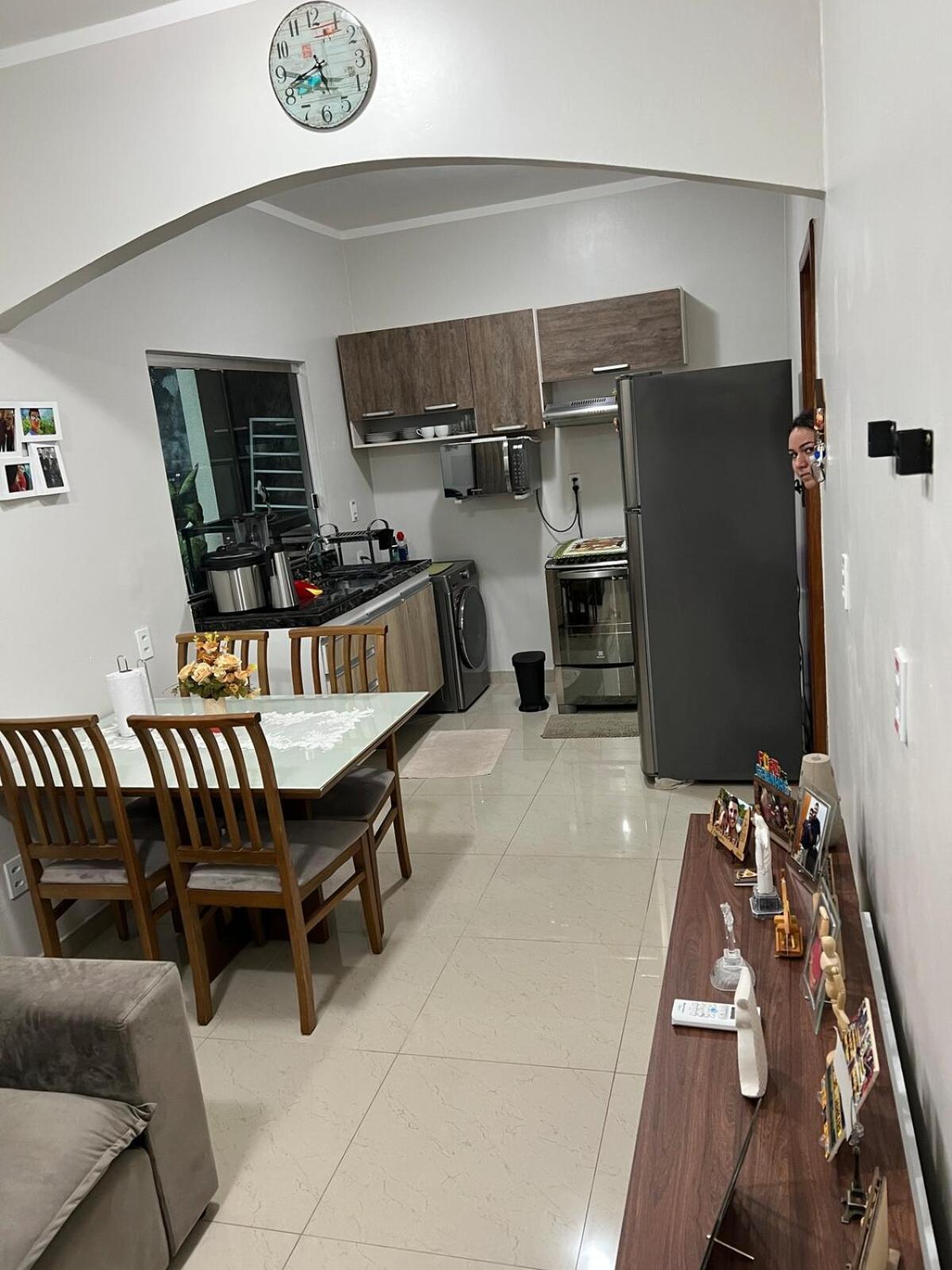 Casa com suite bem localizada