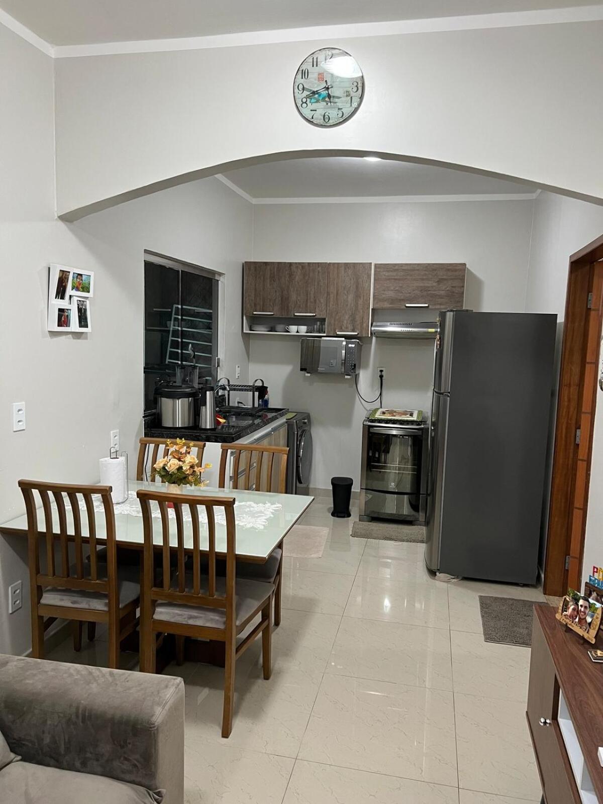 Casa com suite bem localizada