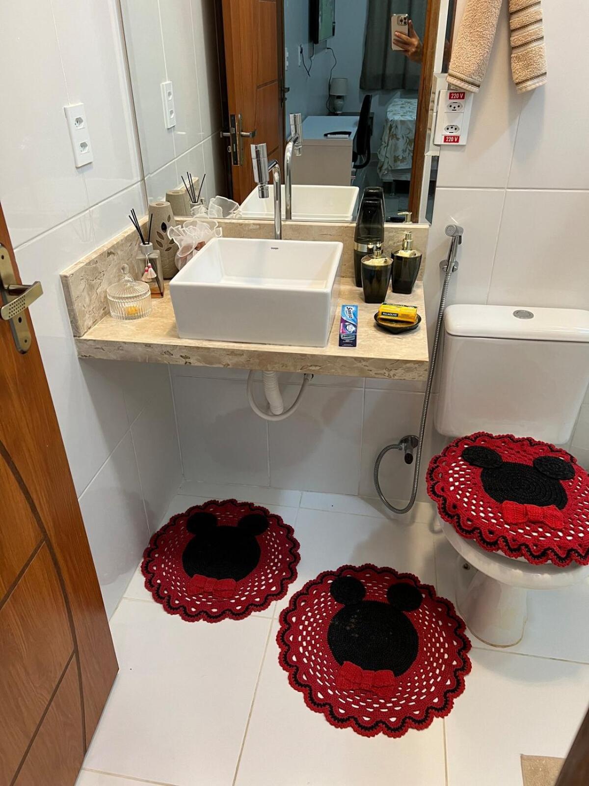 Casa com suite bem localizada