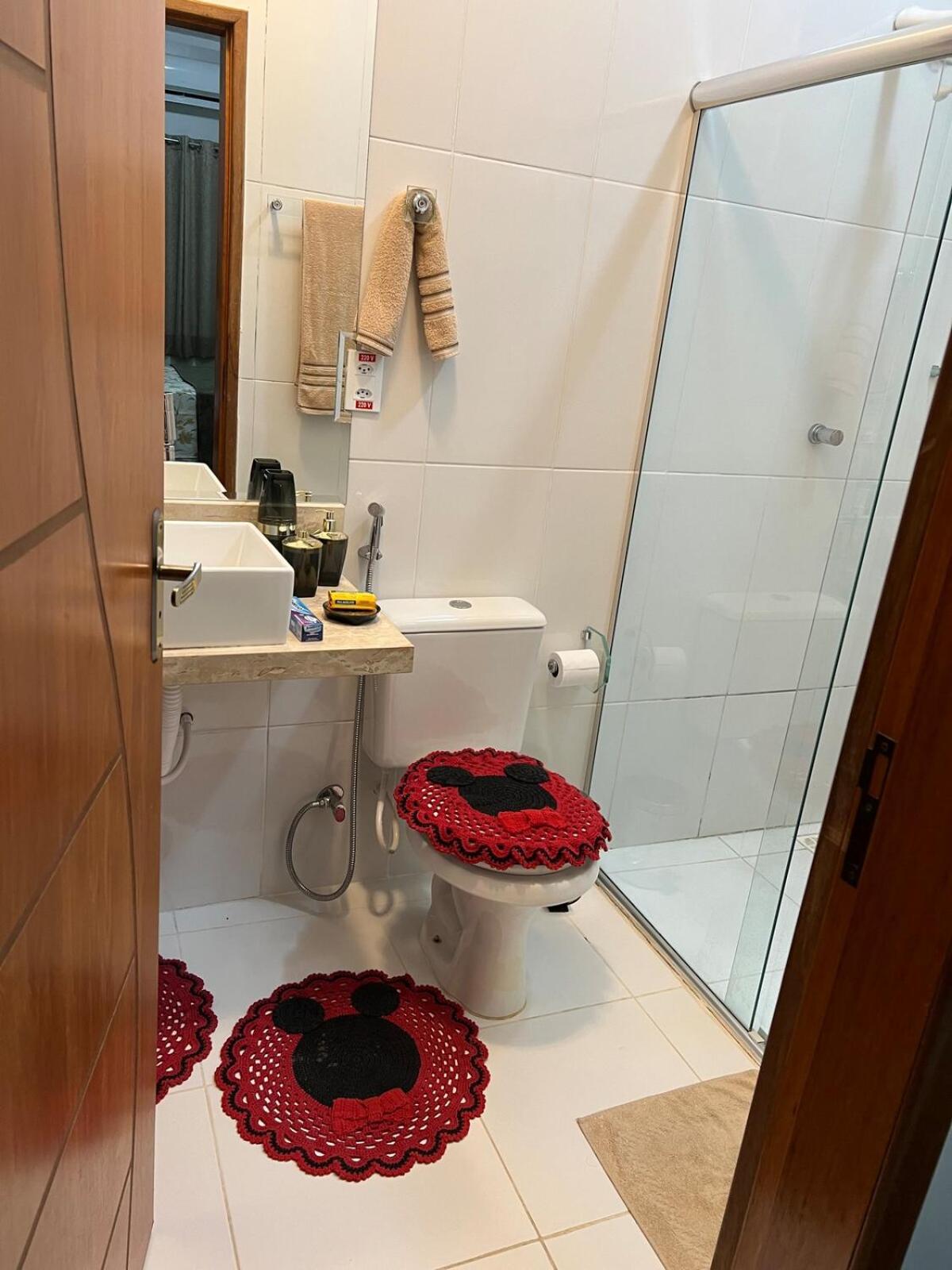 Casa com suite bem localizada