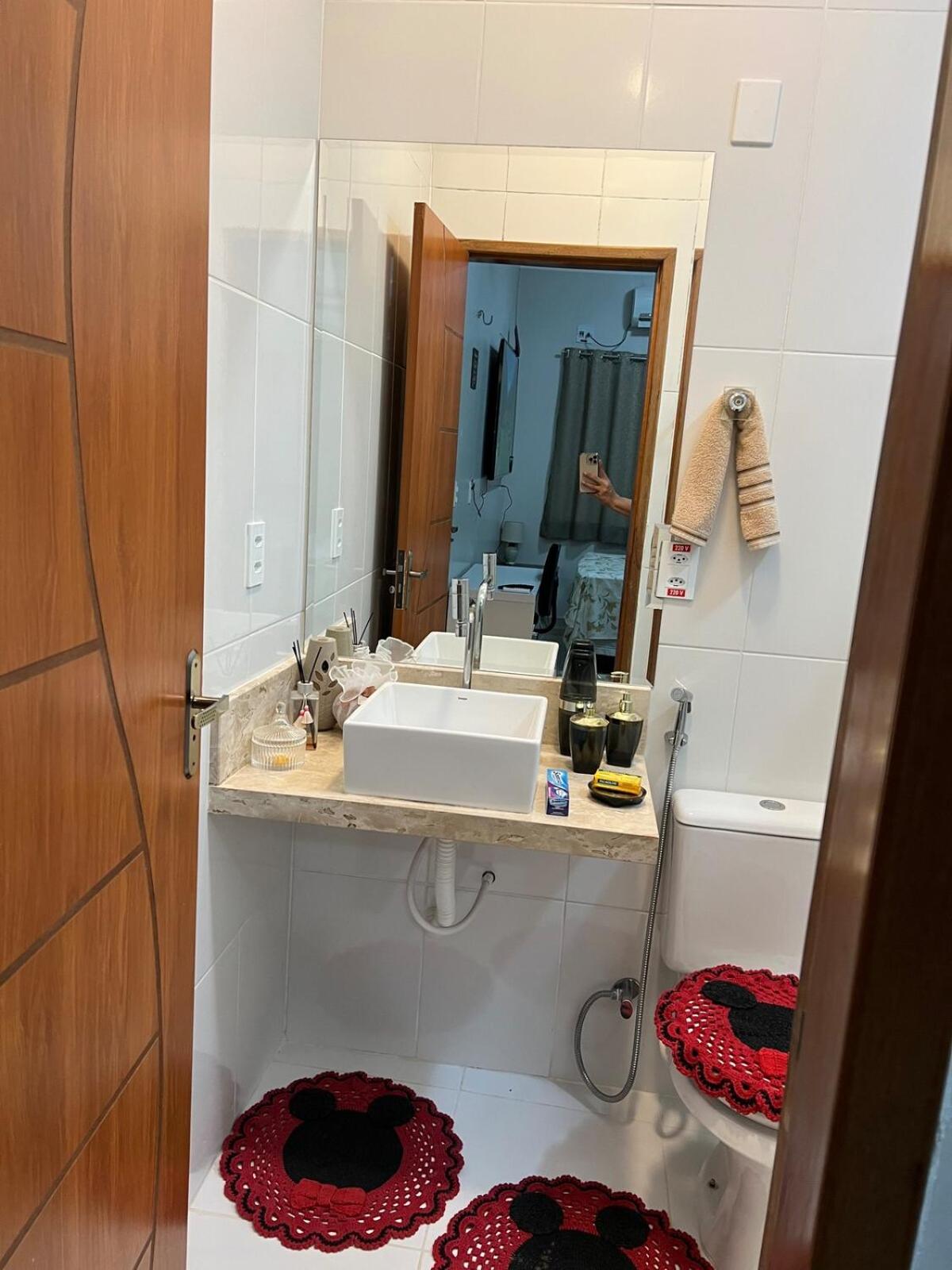 Casa com suite bem localizada
