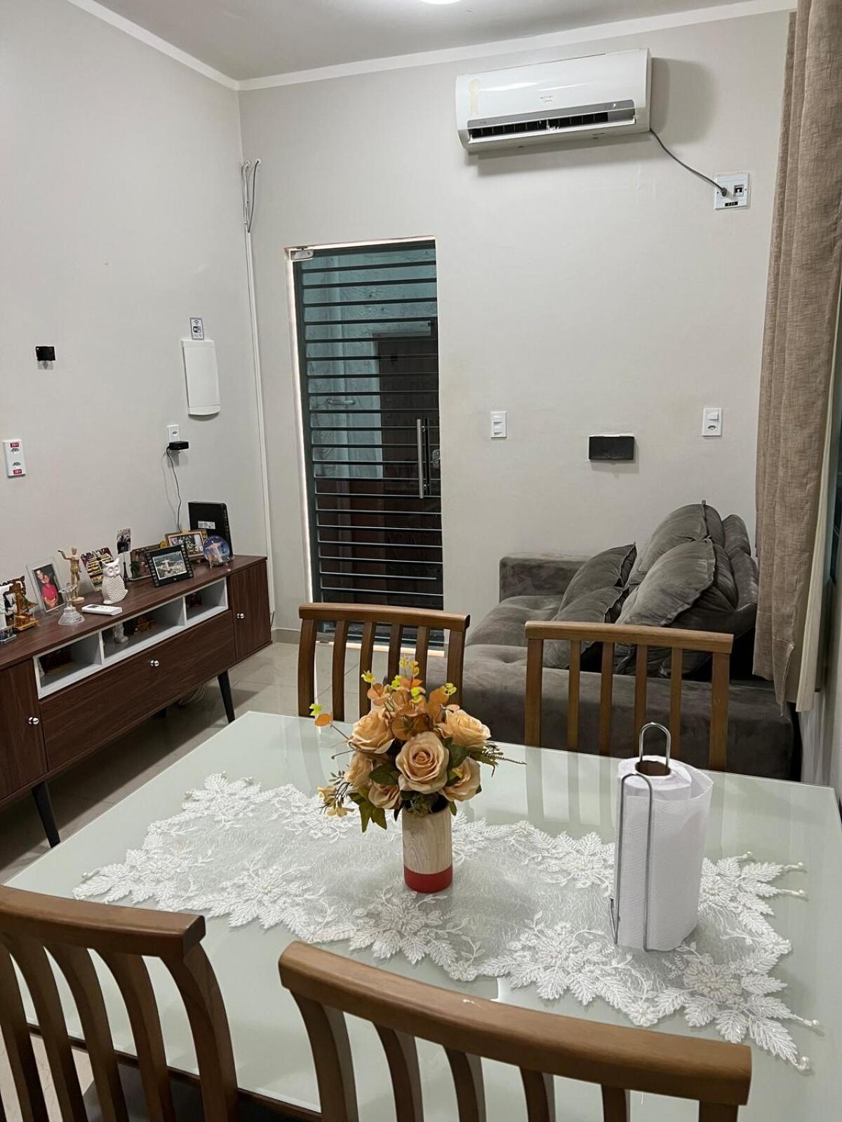 Casa com suite bem localizada