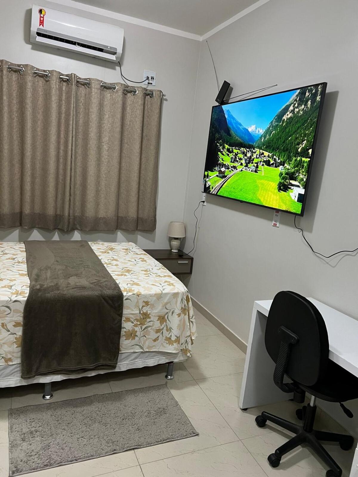 Casa com suite bem localizada