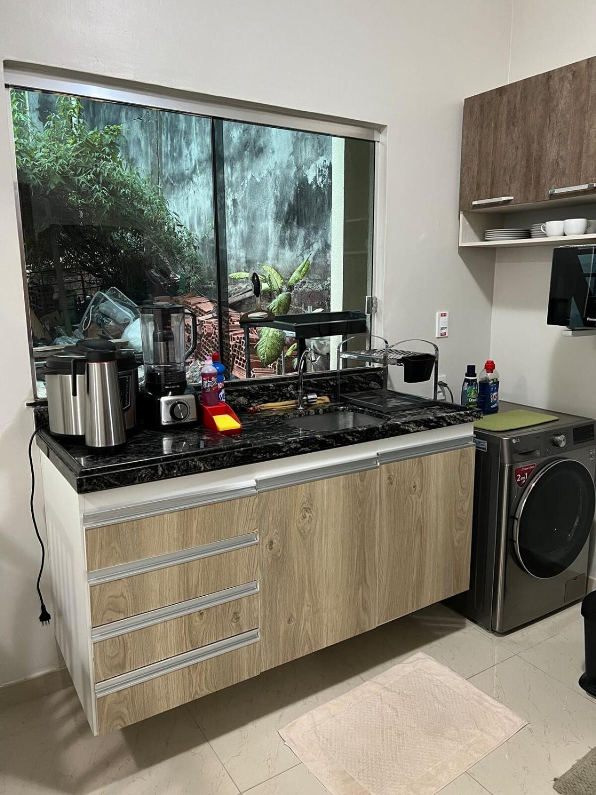Casa com suite bem localizada