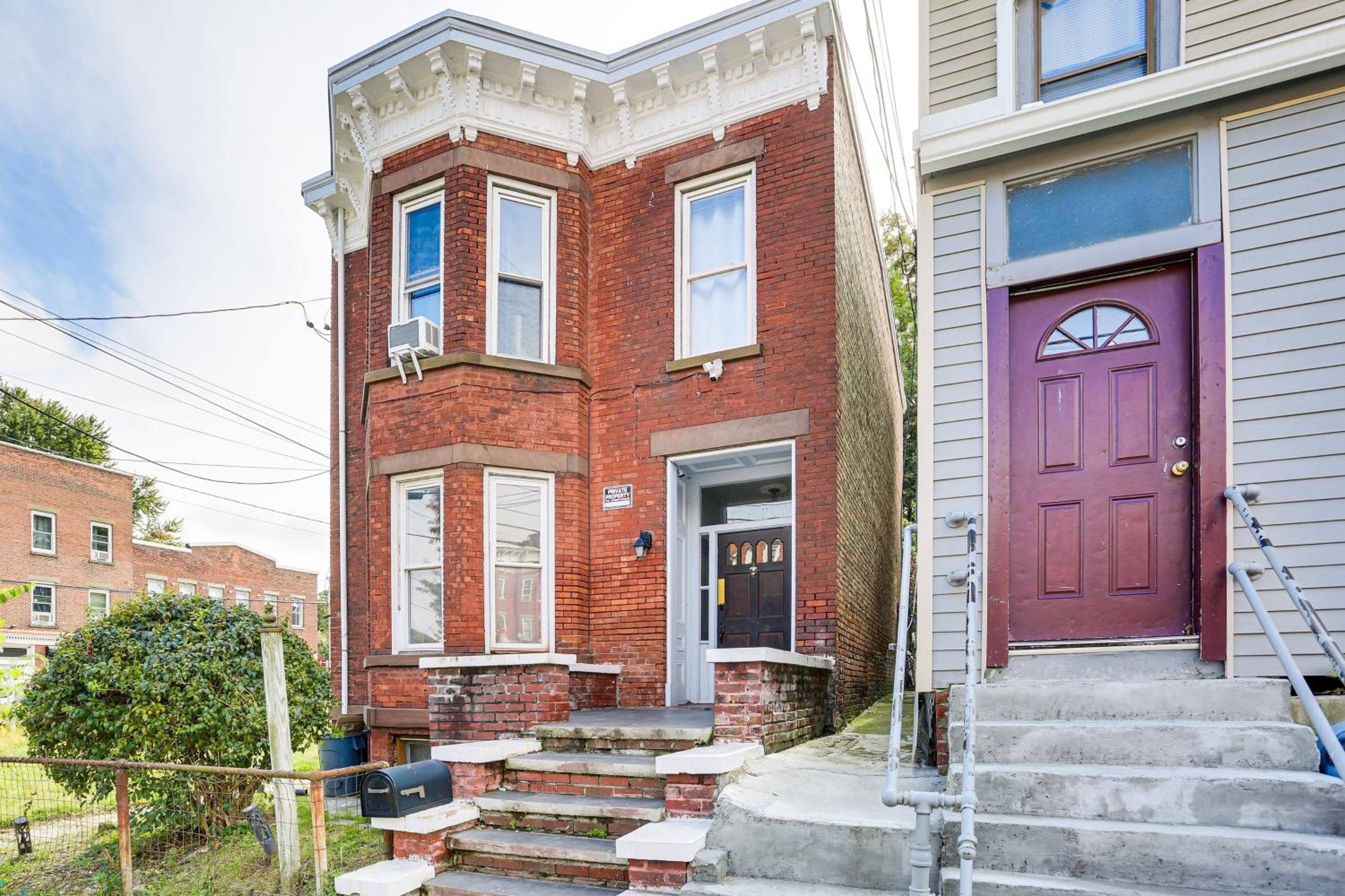 Explore and Work! Stylish Washington Heights Duplex