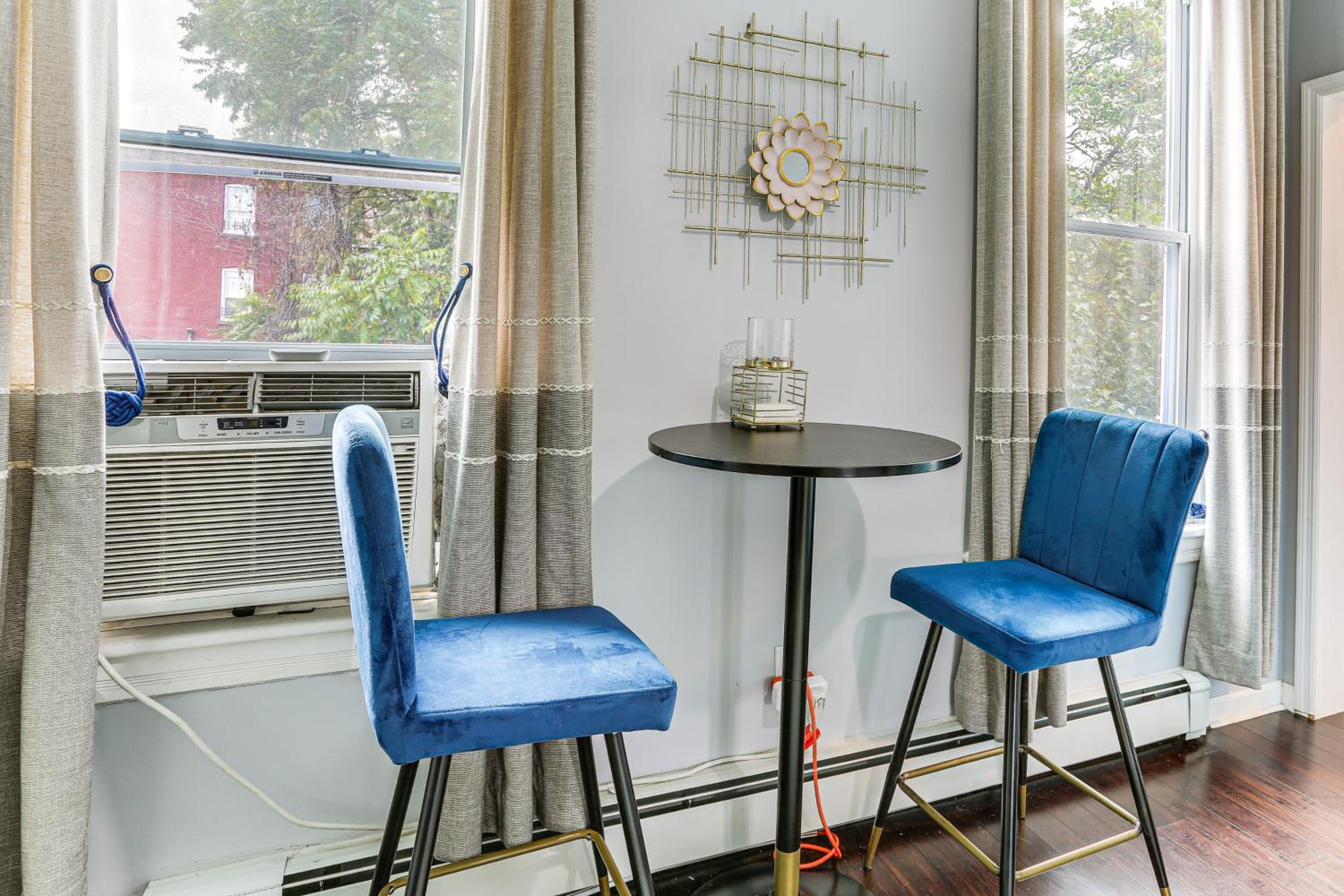 Explore and Work! Stylish Washington Heights Duplex
