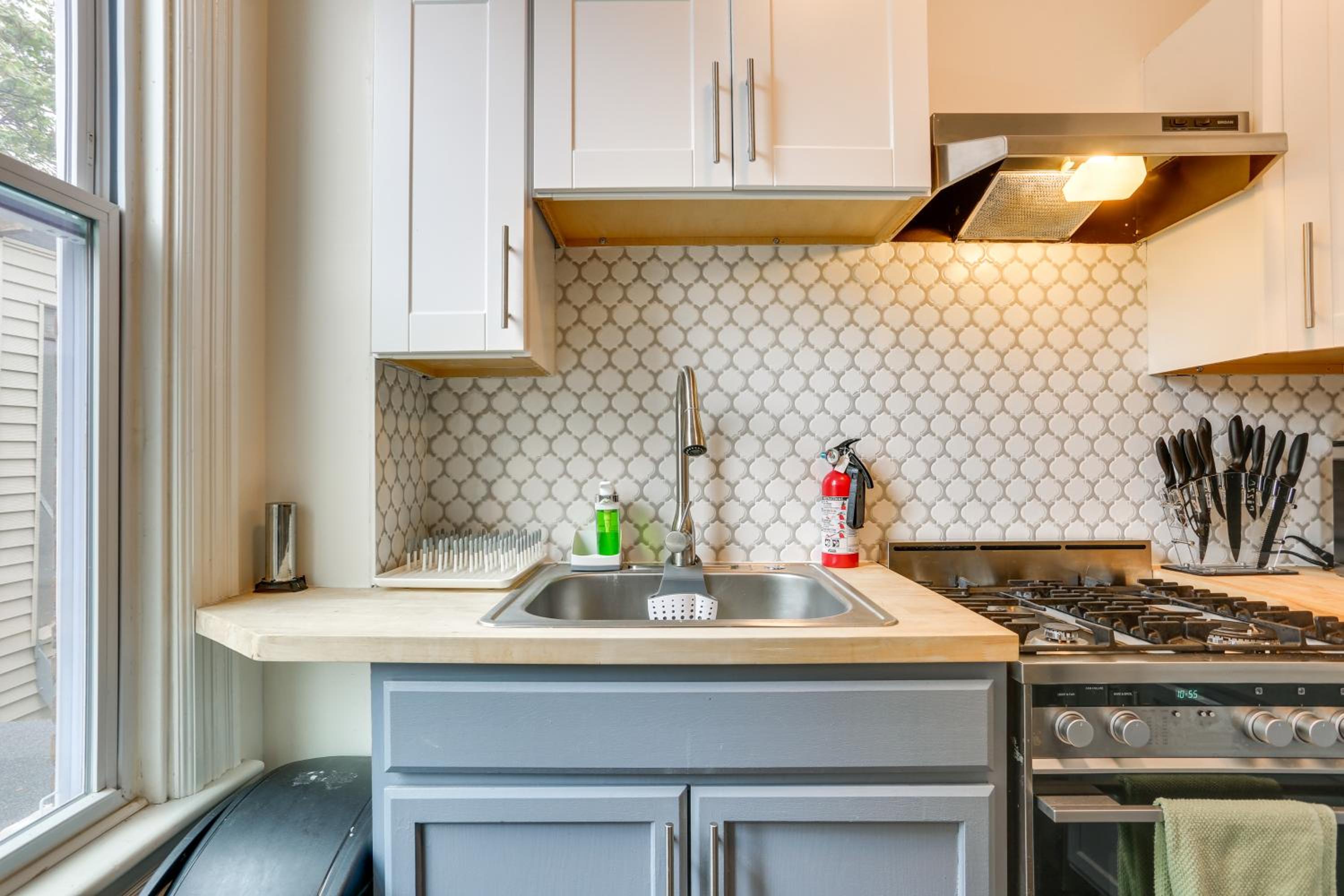 Explore and Work! Stylish Washington Heights Duplex